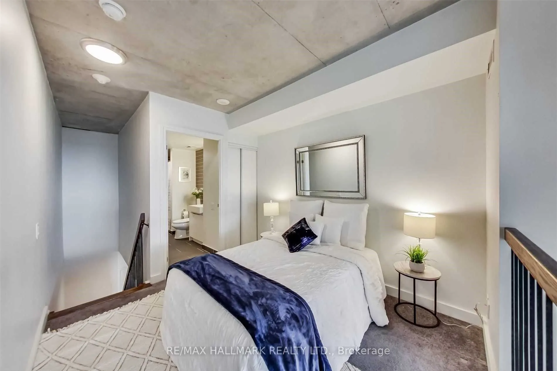 5 Hanna Avenue, #403