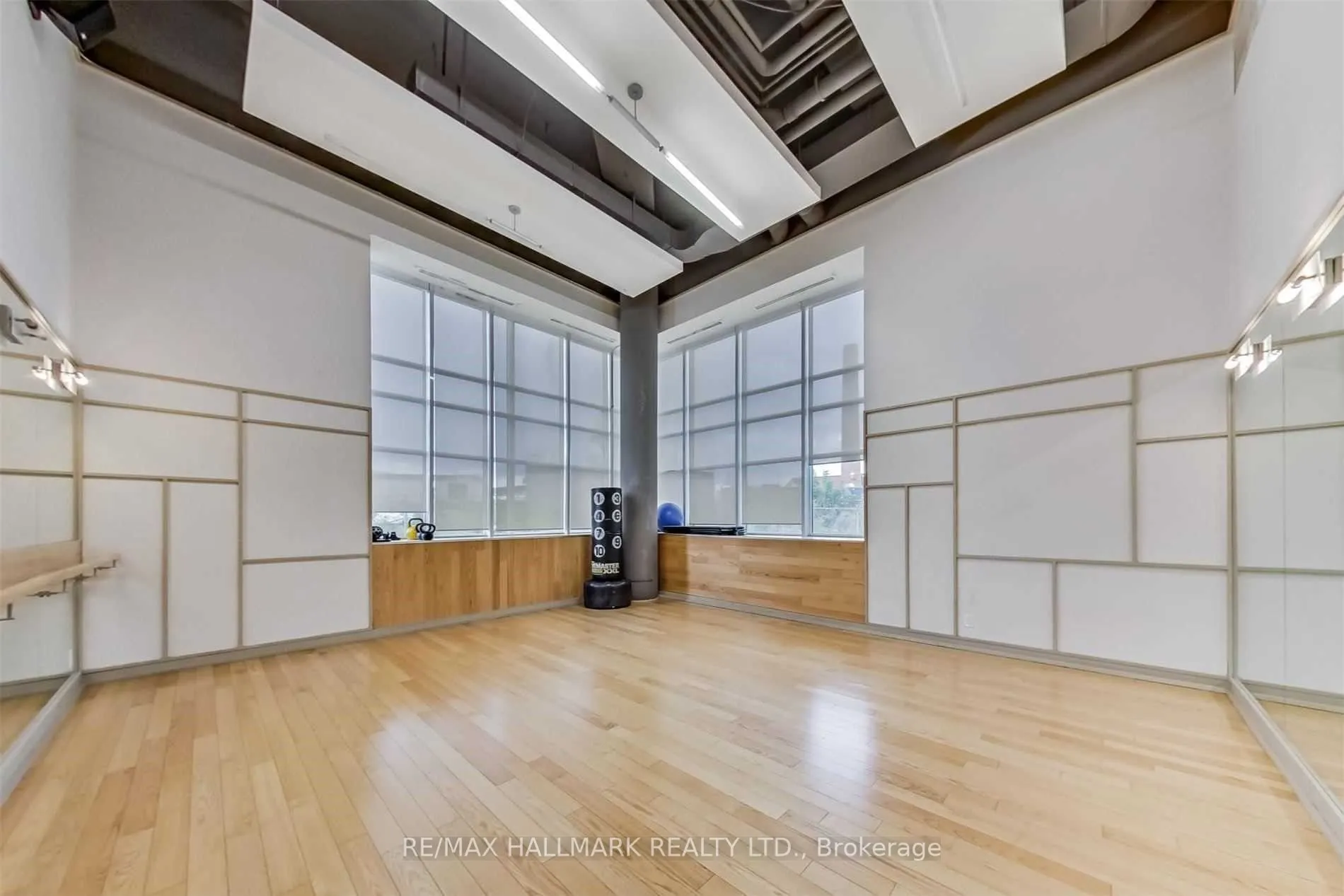 5 Hanna Avenue, #403