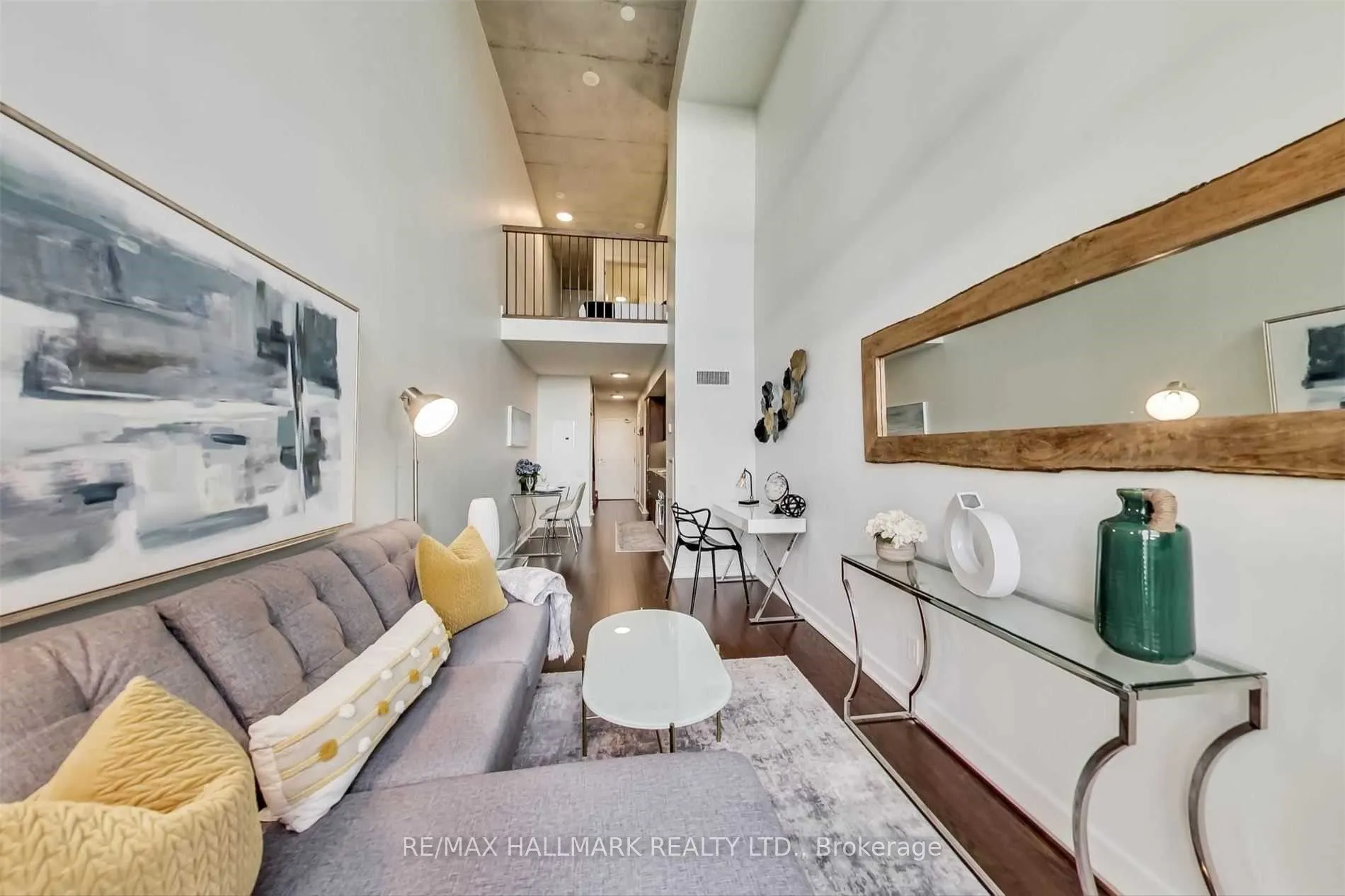 5 Hanna Avenue, #403