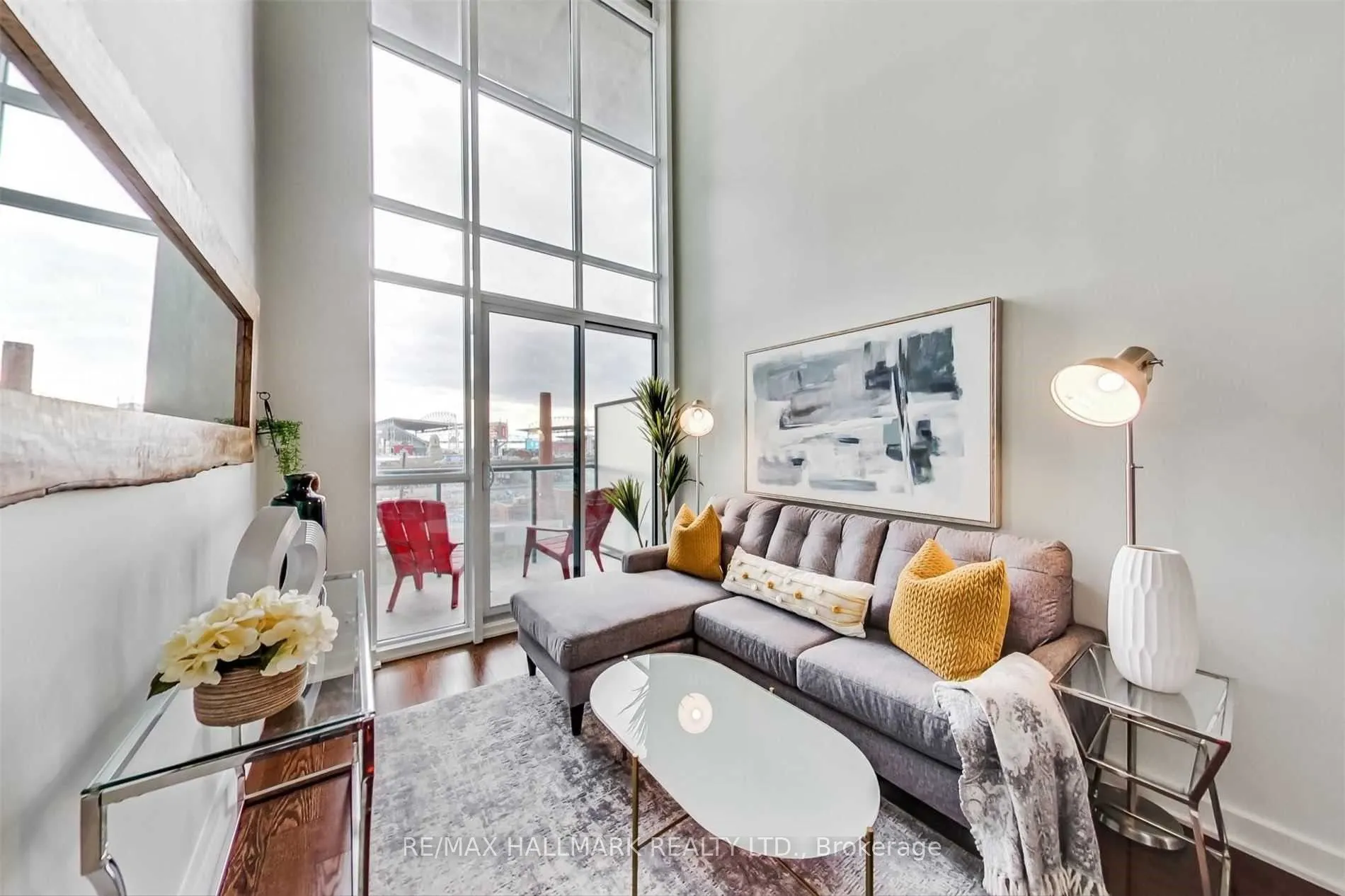 5 Hanna Avenue, #403