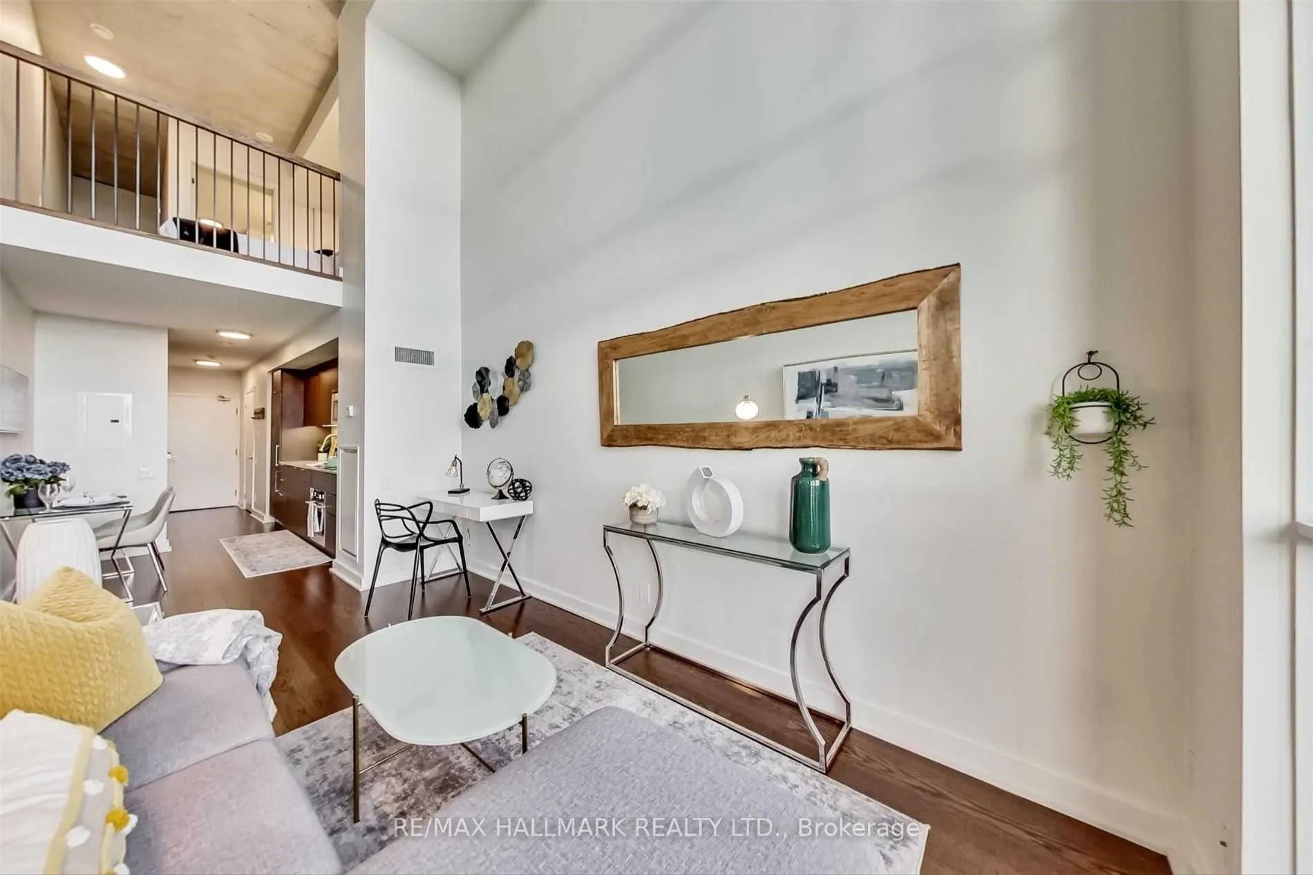 5 Hanna Avenue, #403