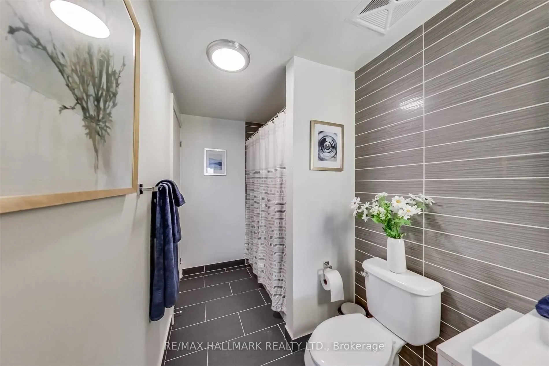 5 Hanna Avenue, #403