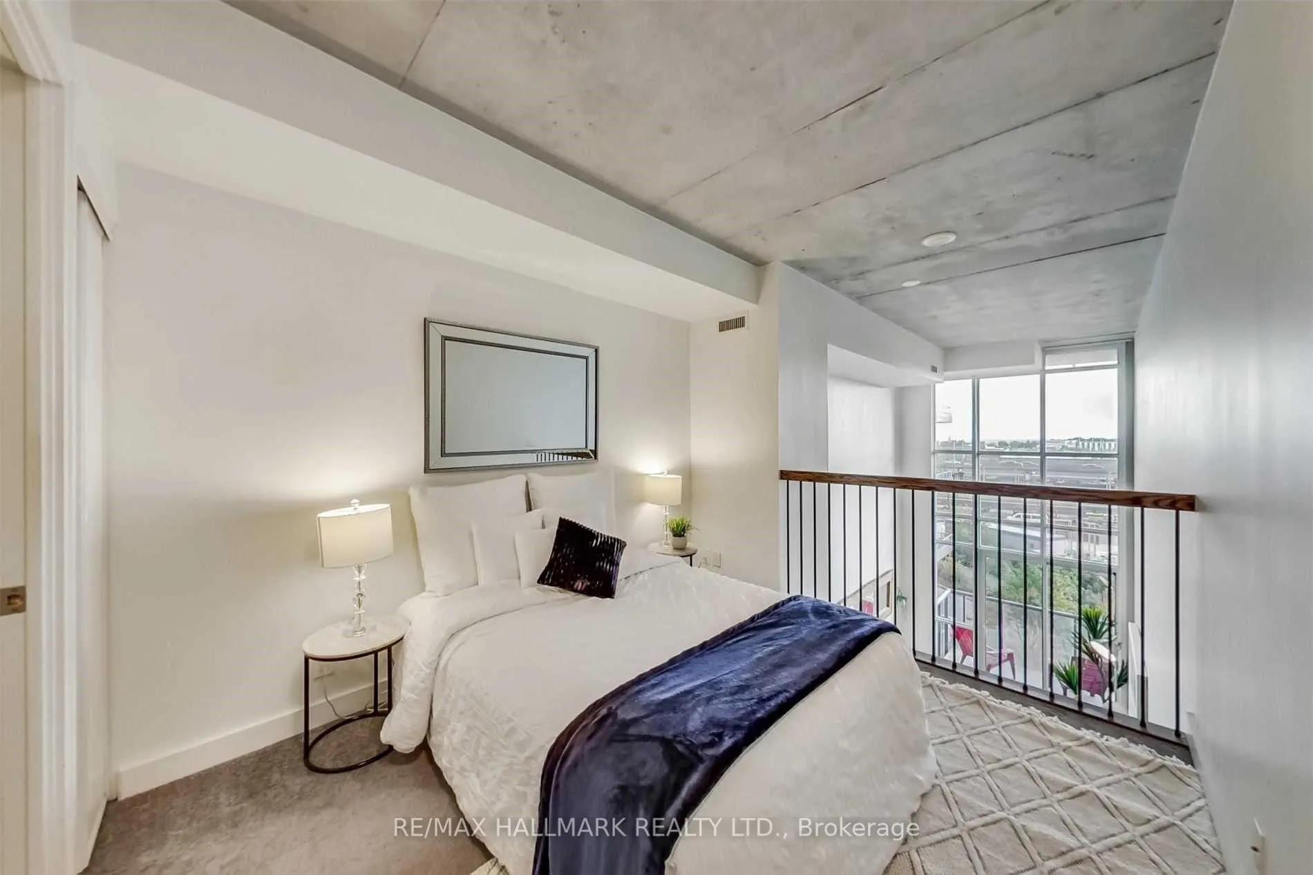 5 Hanna Avenue, #403