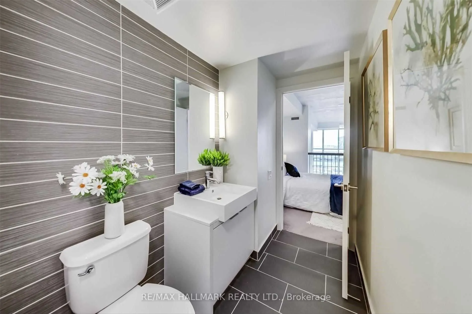 5 Hanna Avenue, #403