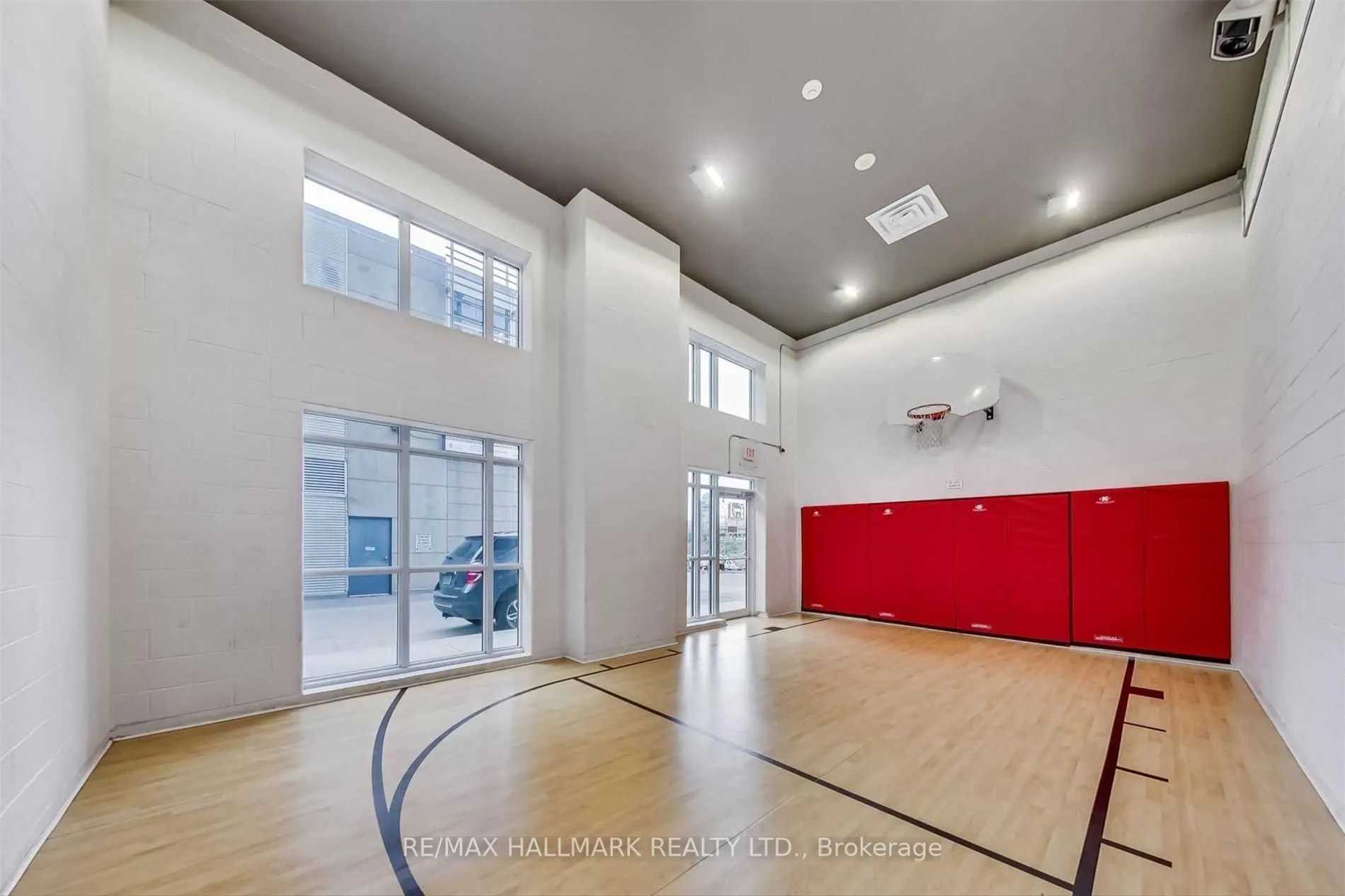 5 Hanna Avenue, #403
