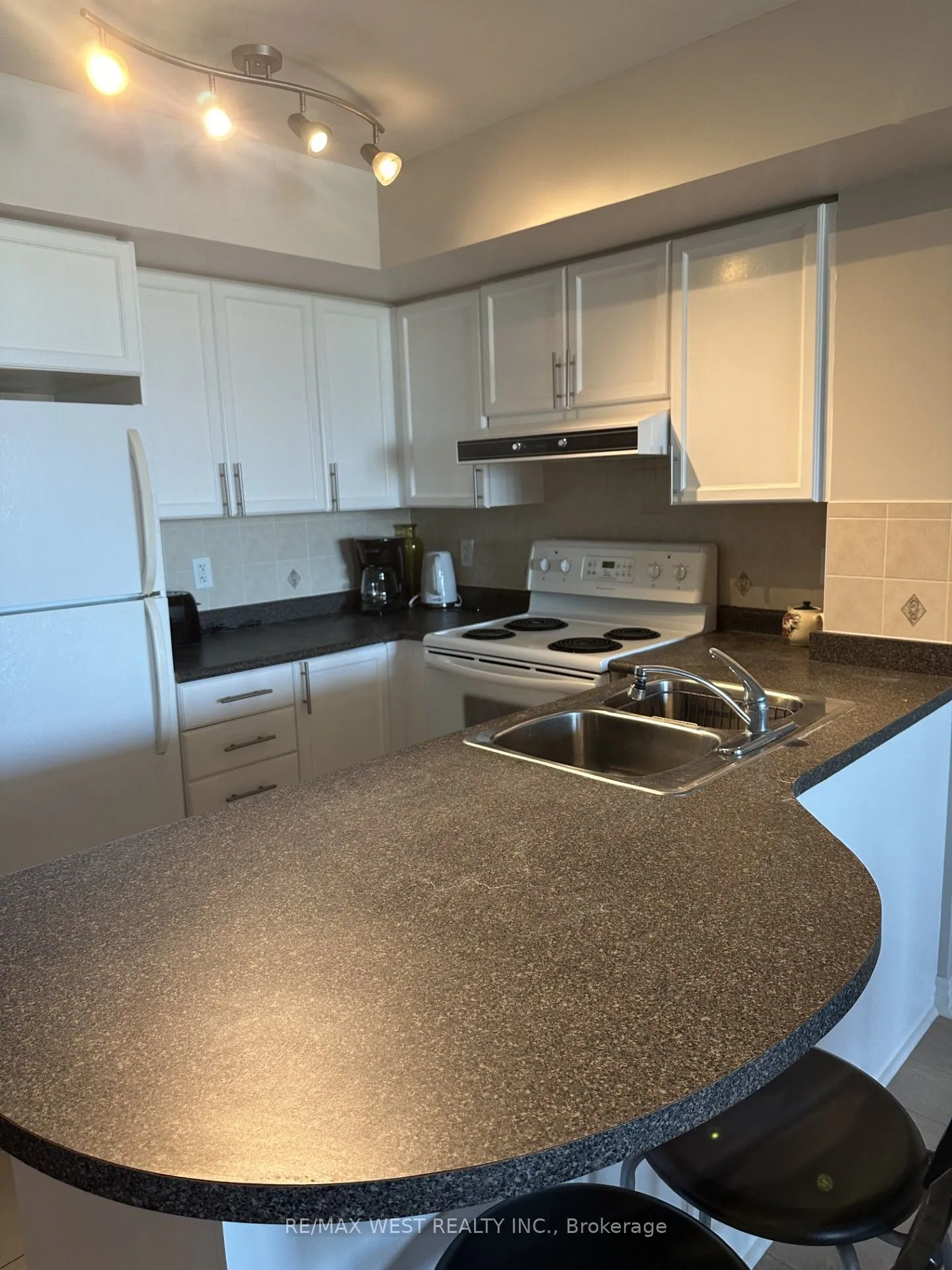 17 Barberry Place, #2015
