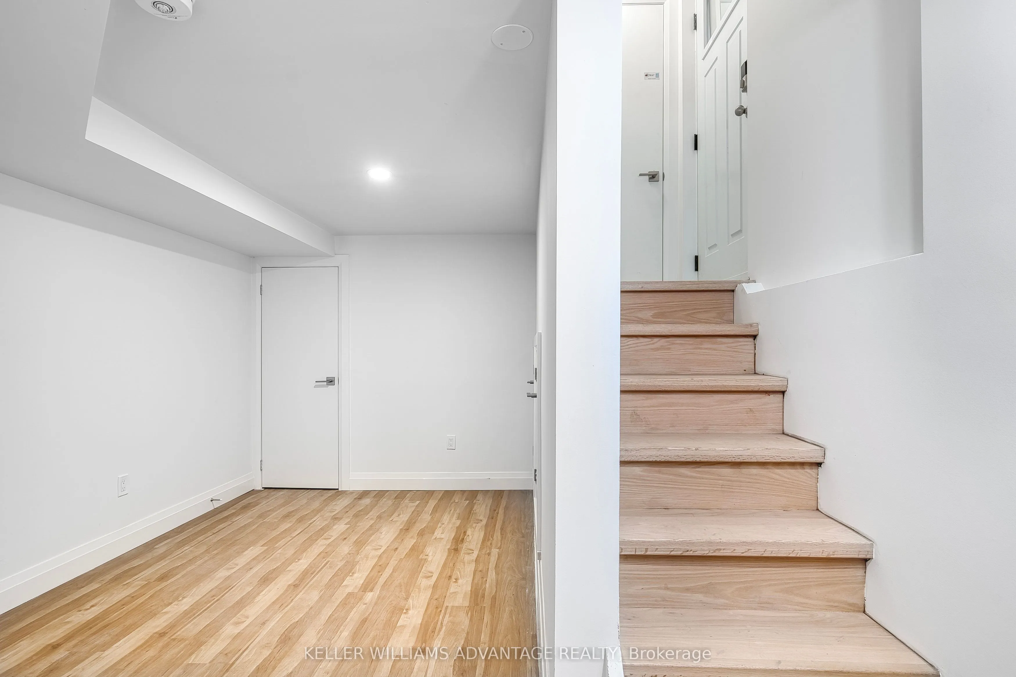 42 Delaware Avenue S, #LOWER