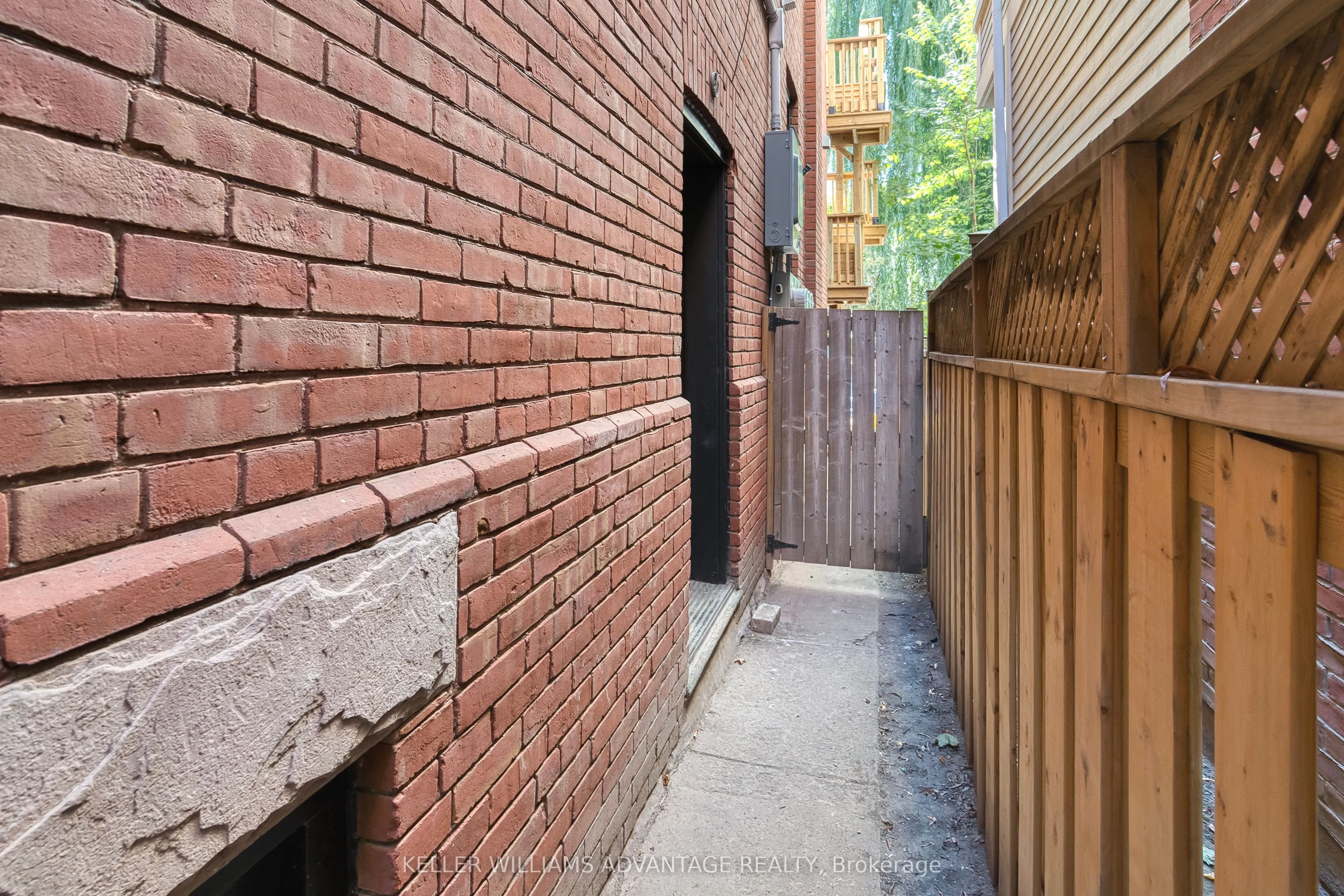 42 Delaware Avenue S, #LOWER