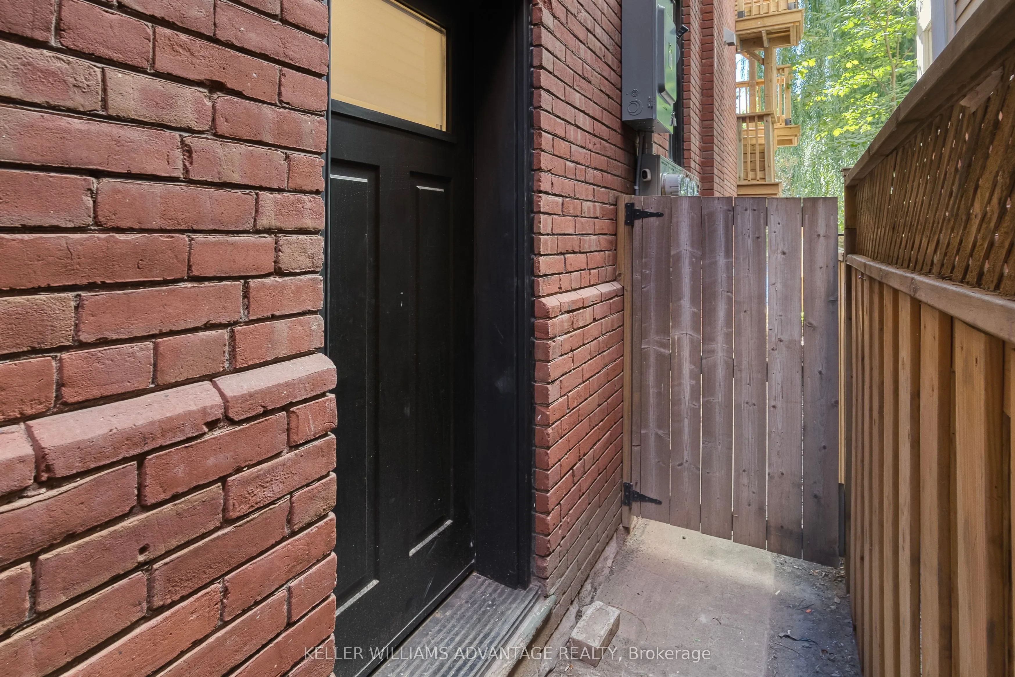42 Delaware Avenue S, #LOWER