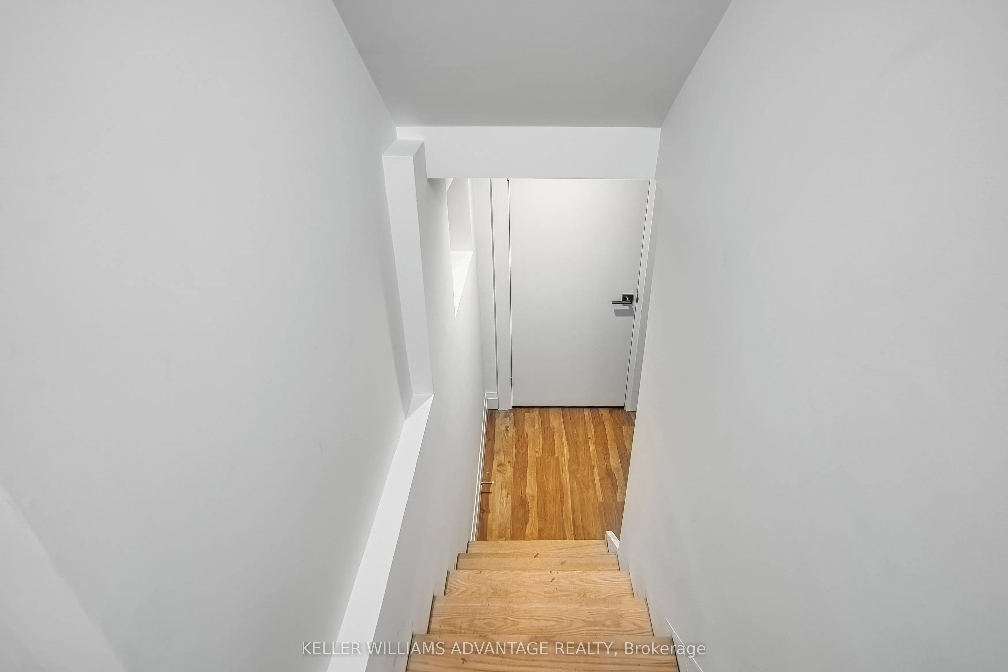 42 Delaware Avenue S, #LOWER