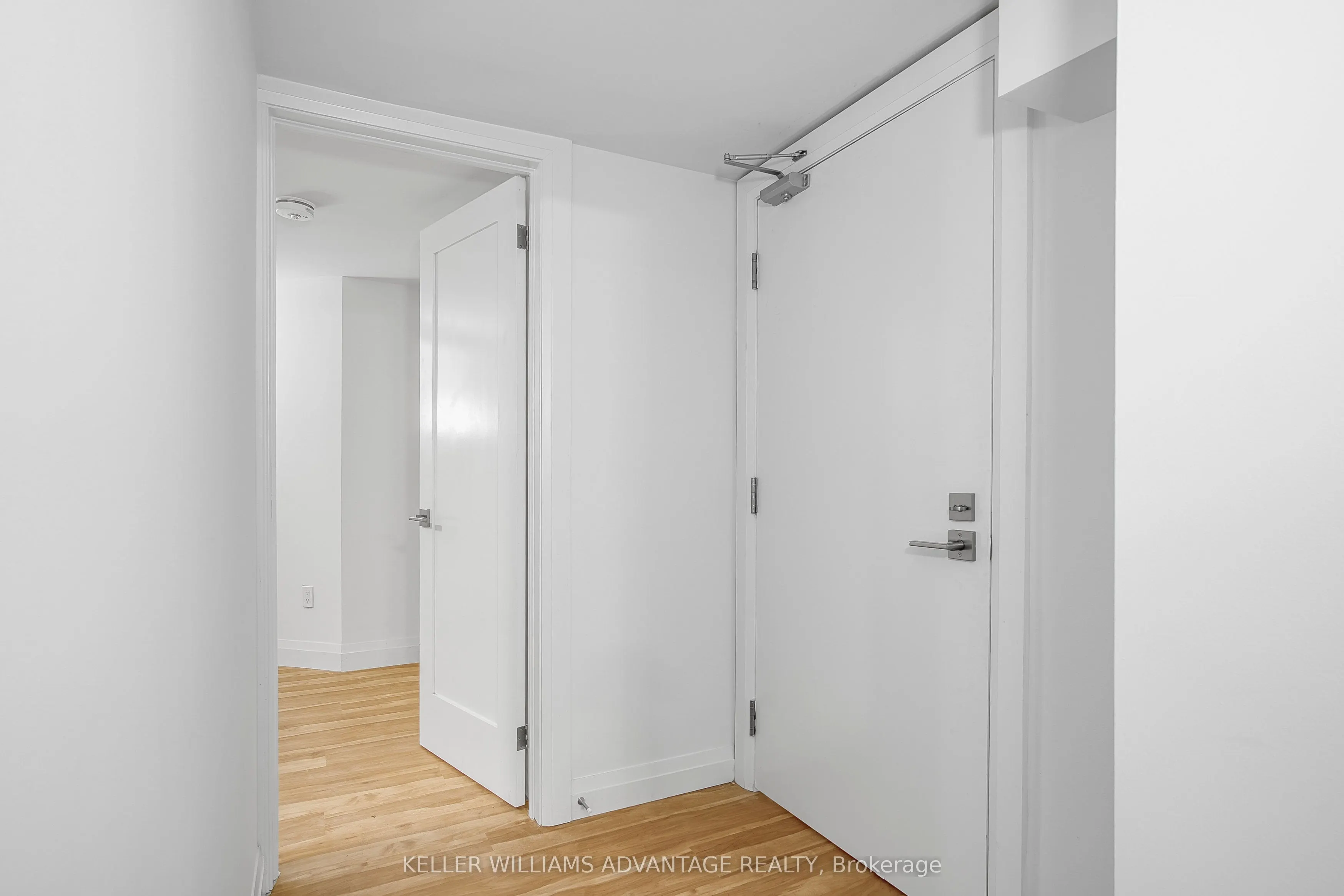 42 Delaware Avenue S, #LOWER