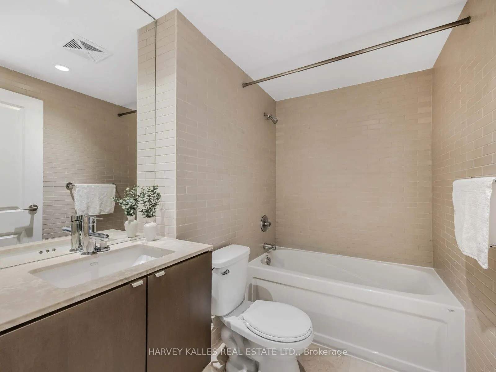 1430 Yonge Street, #606