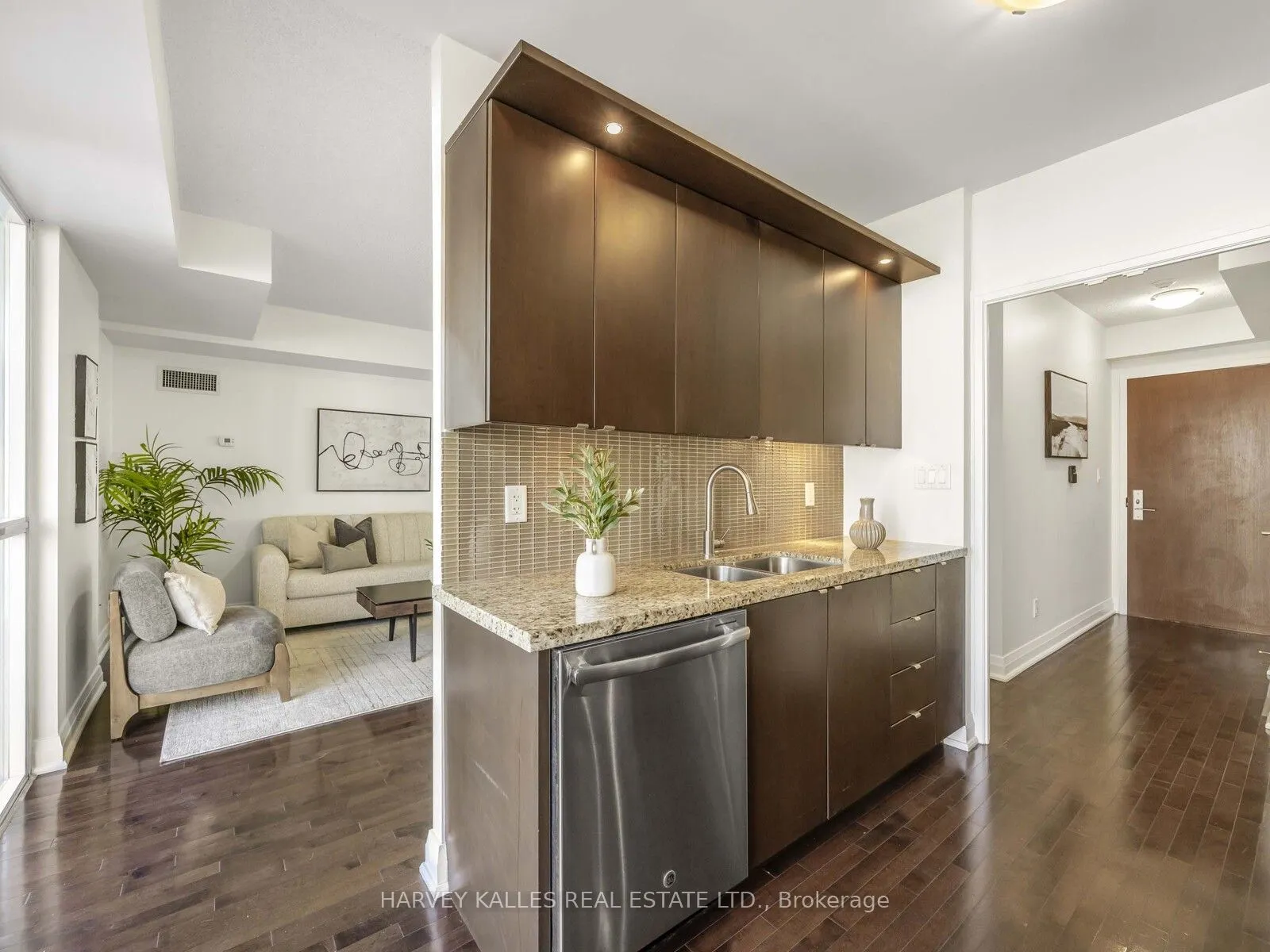 1430 Yonge Street, #606