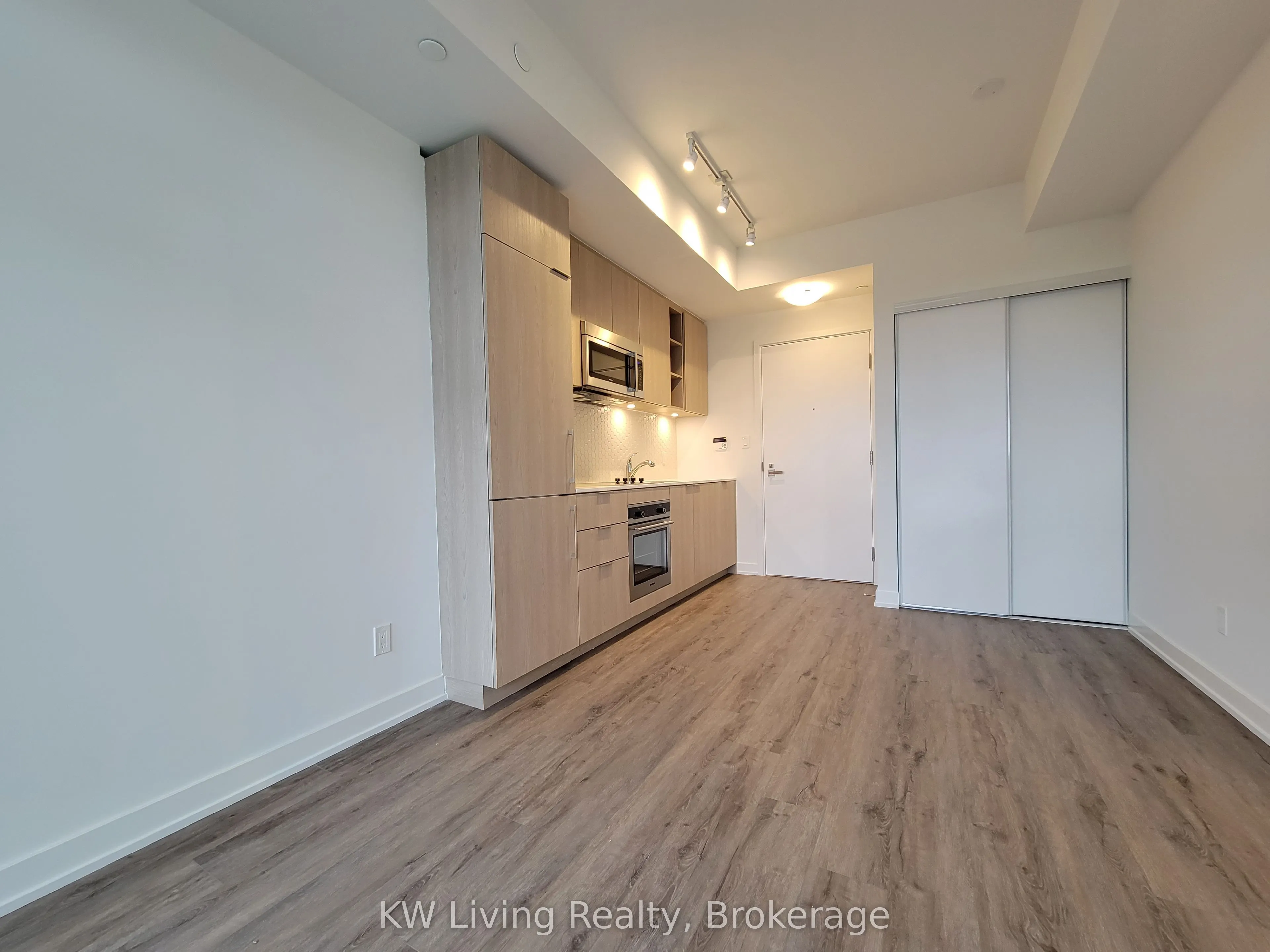 50 Ordnance Street, #806