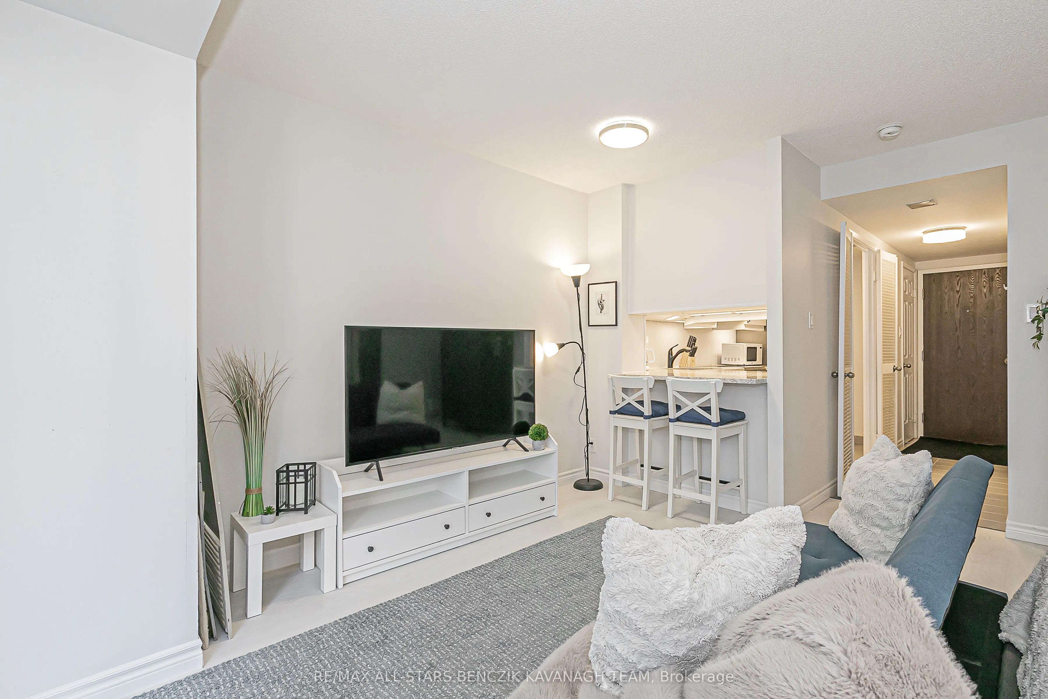 711 Bay Street, #1712