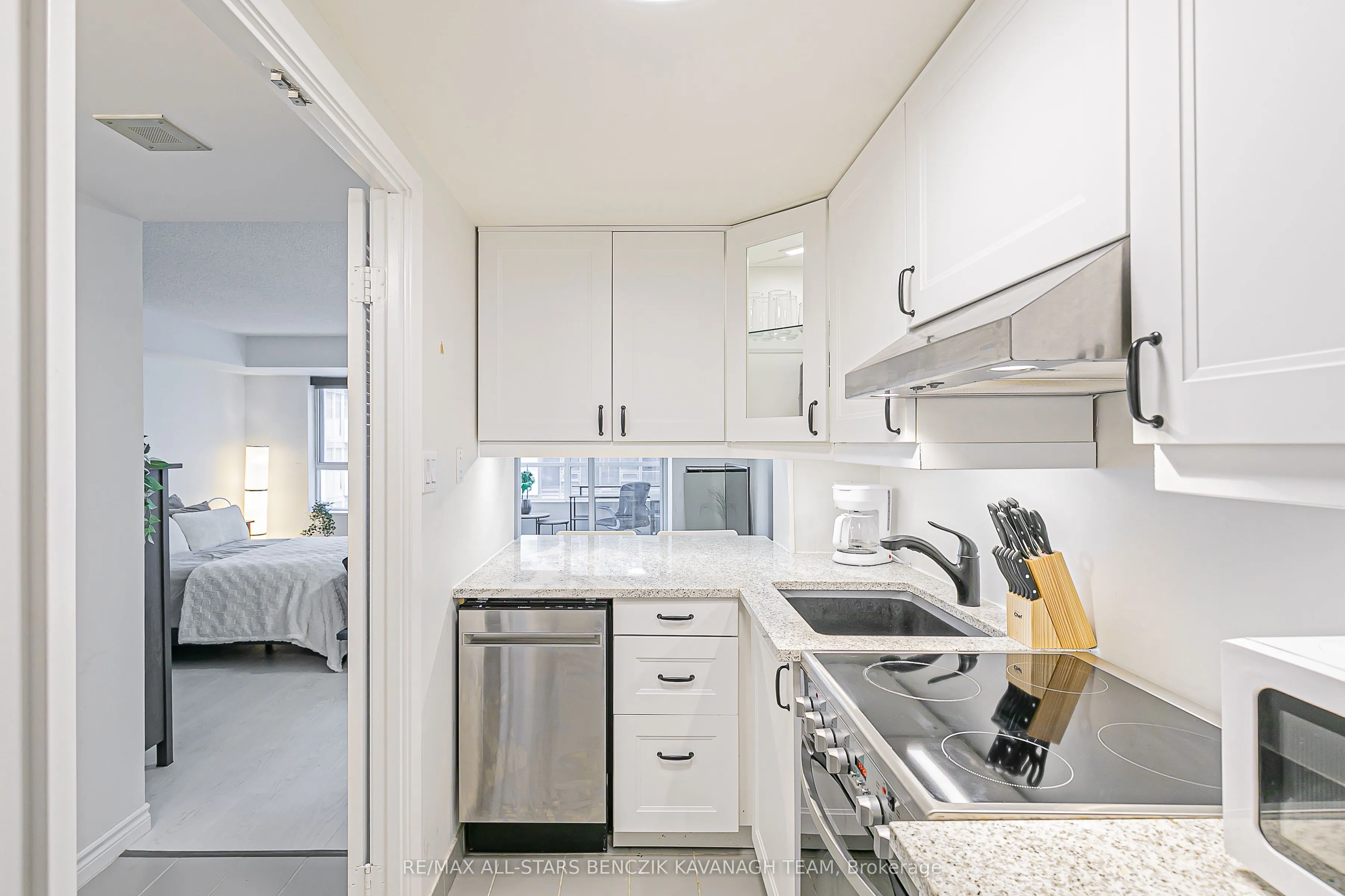 711 Bay Street, #1712