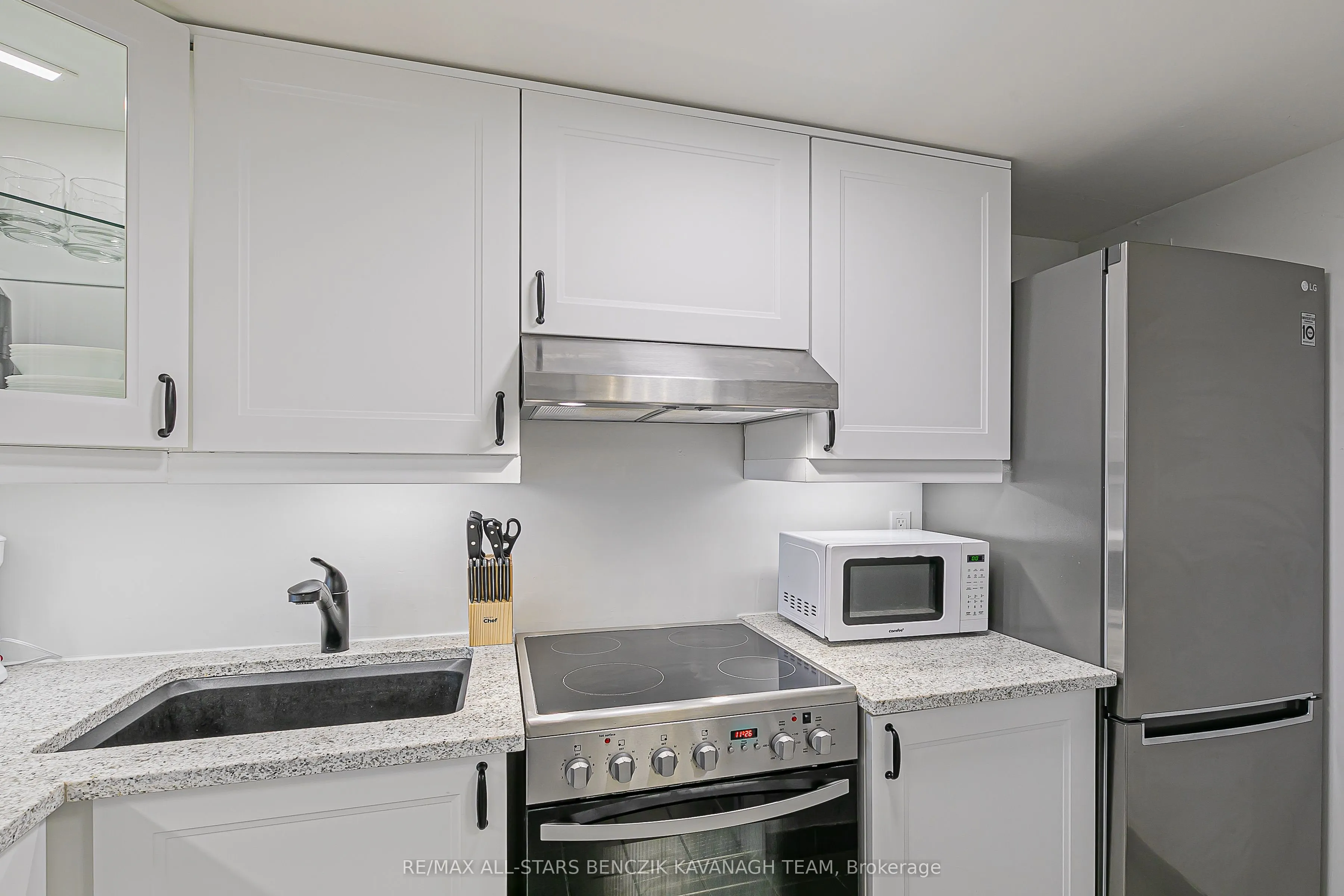 711 Bay Street, #1712
