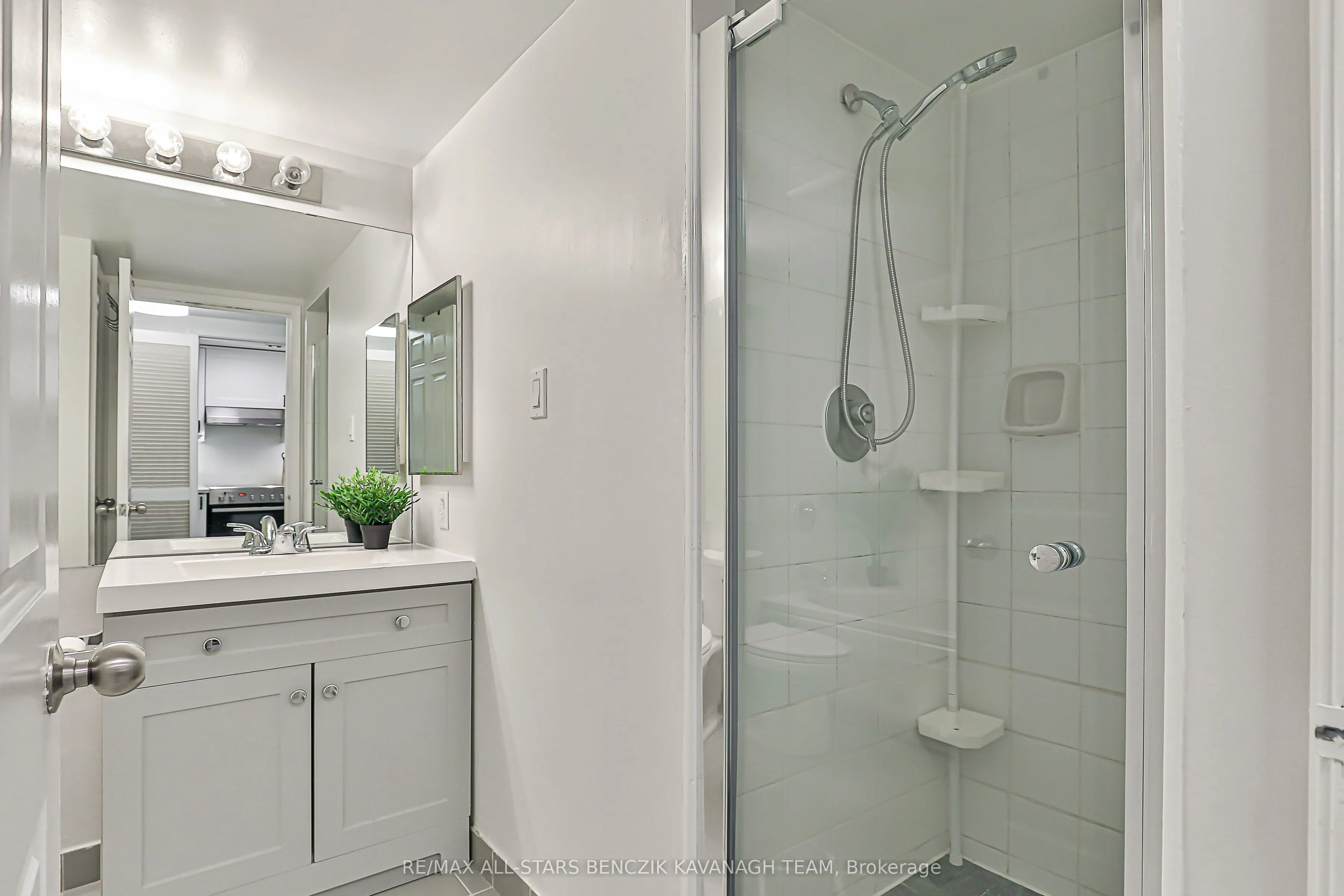711 Bay Street, #1712