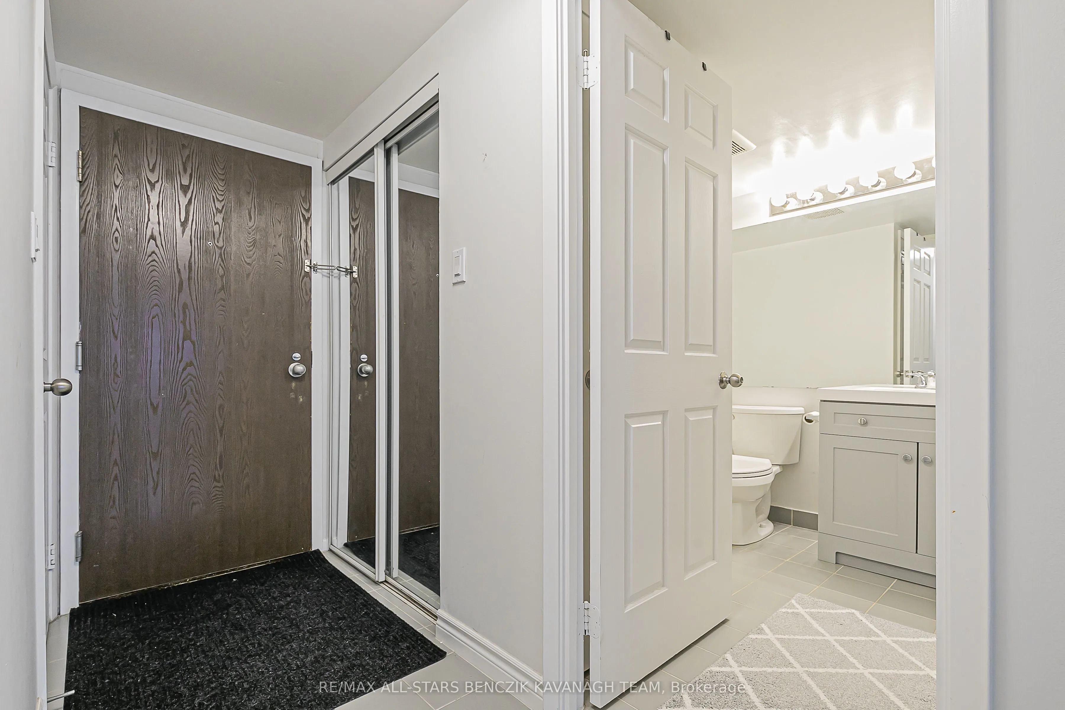 711 Bay Street, #1712