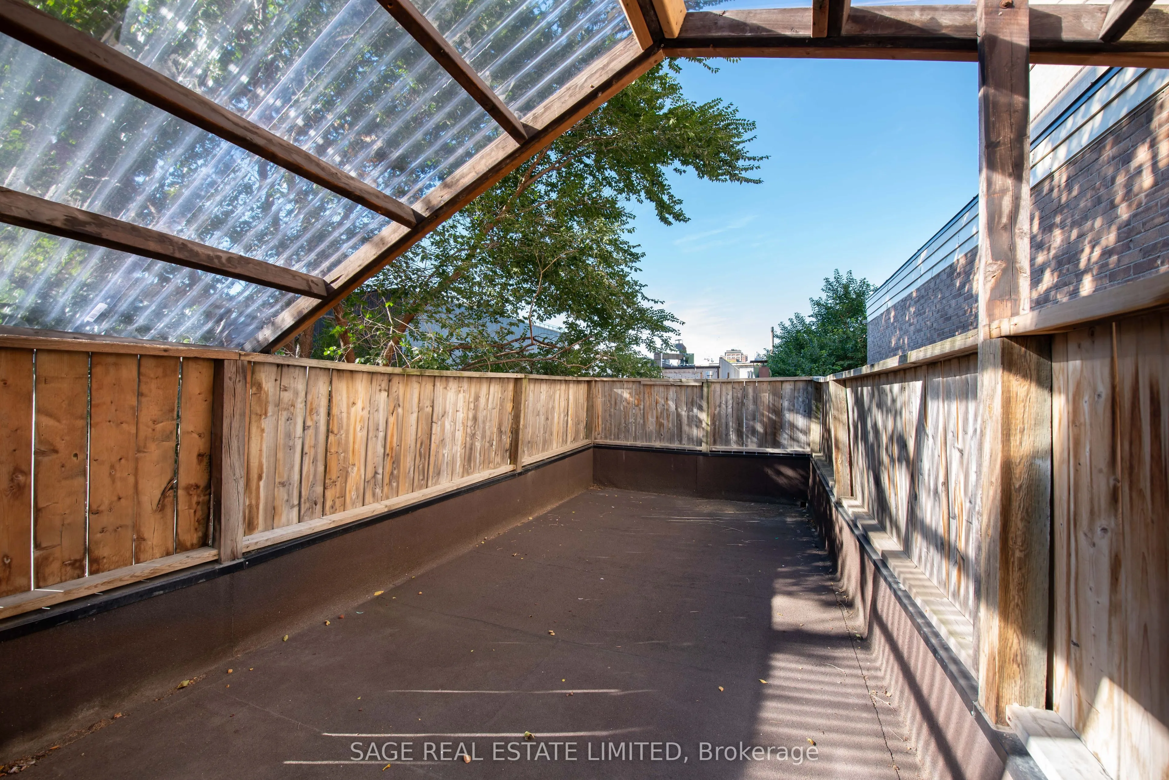 586 Richmond Street W, #Upper