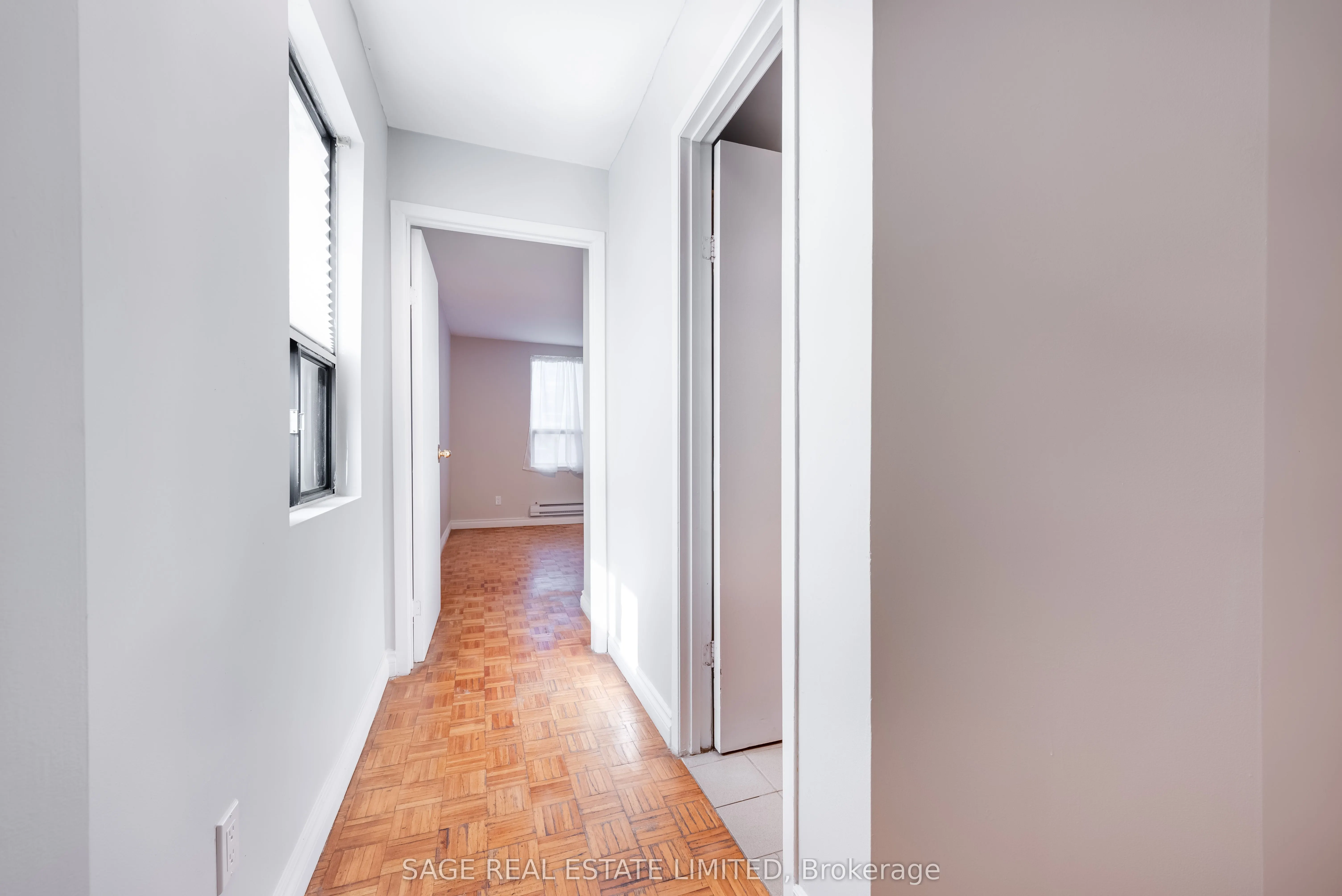 586 Richmond Street W, #Upper