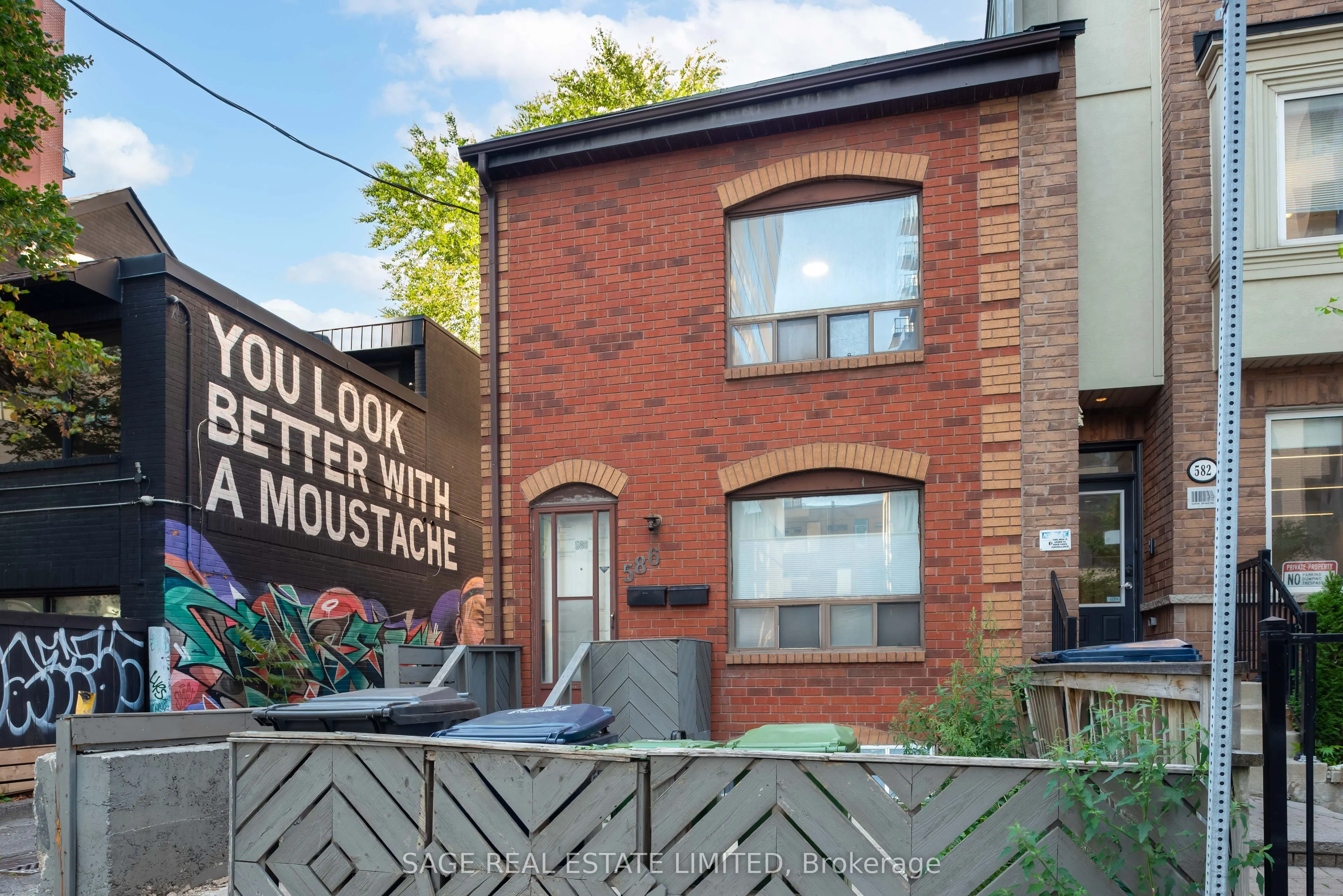 586 Richmond Street W, #Upper