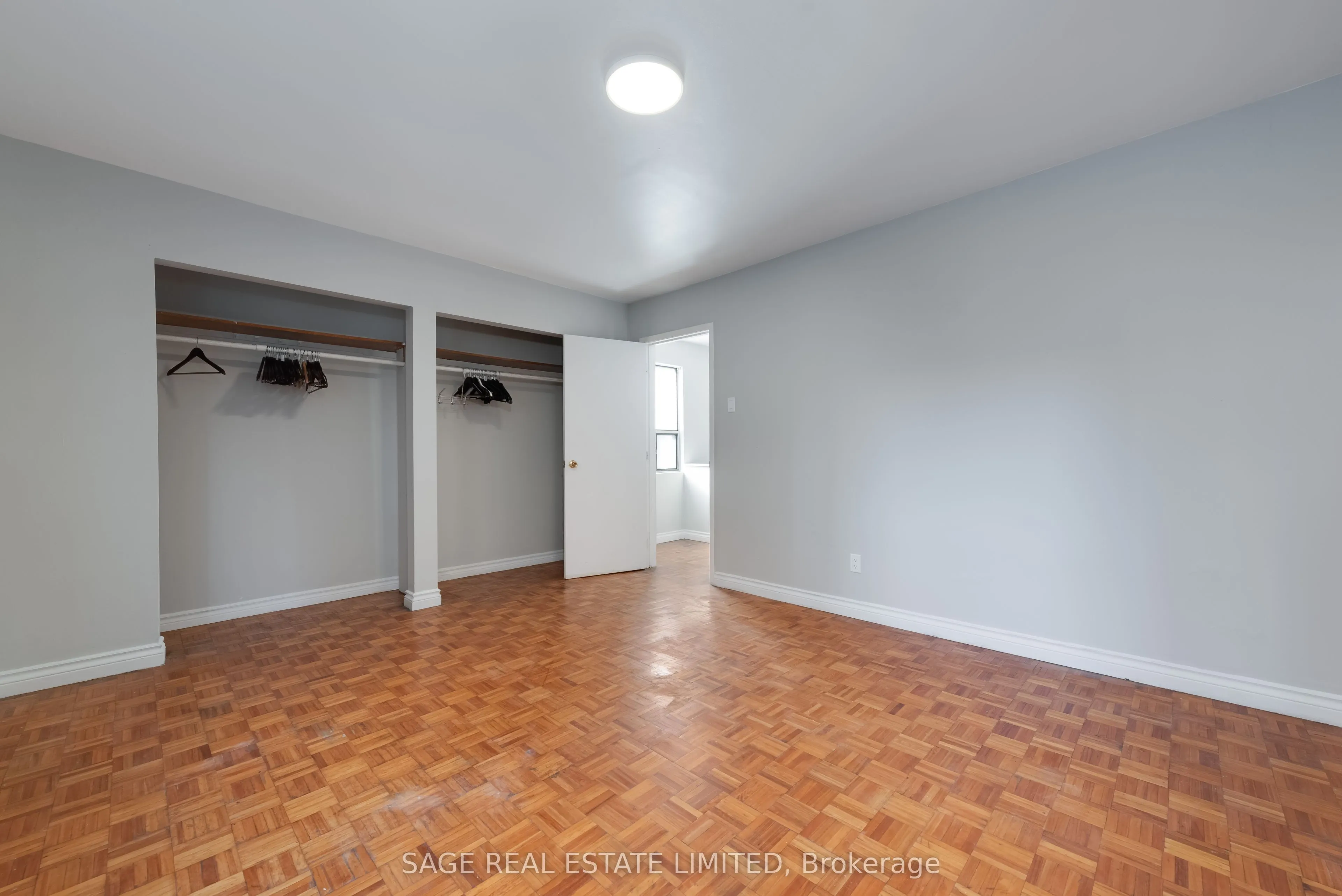 586 Richmond Street W, #Upper