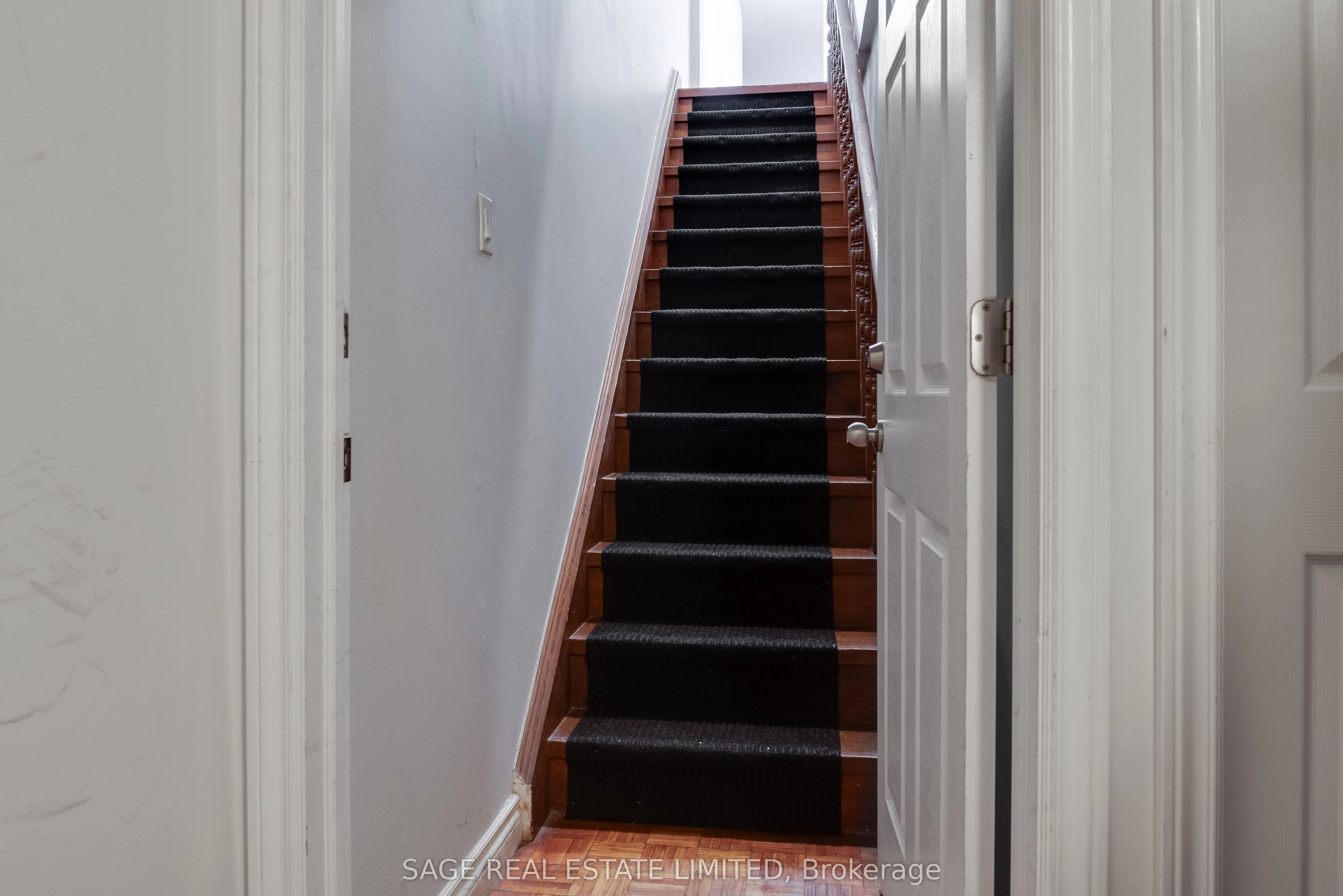 586 Richmond Street W, #Upper