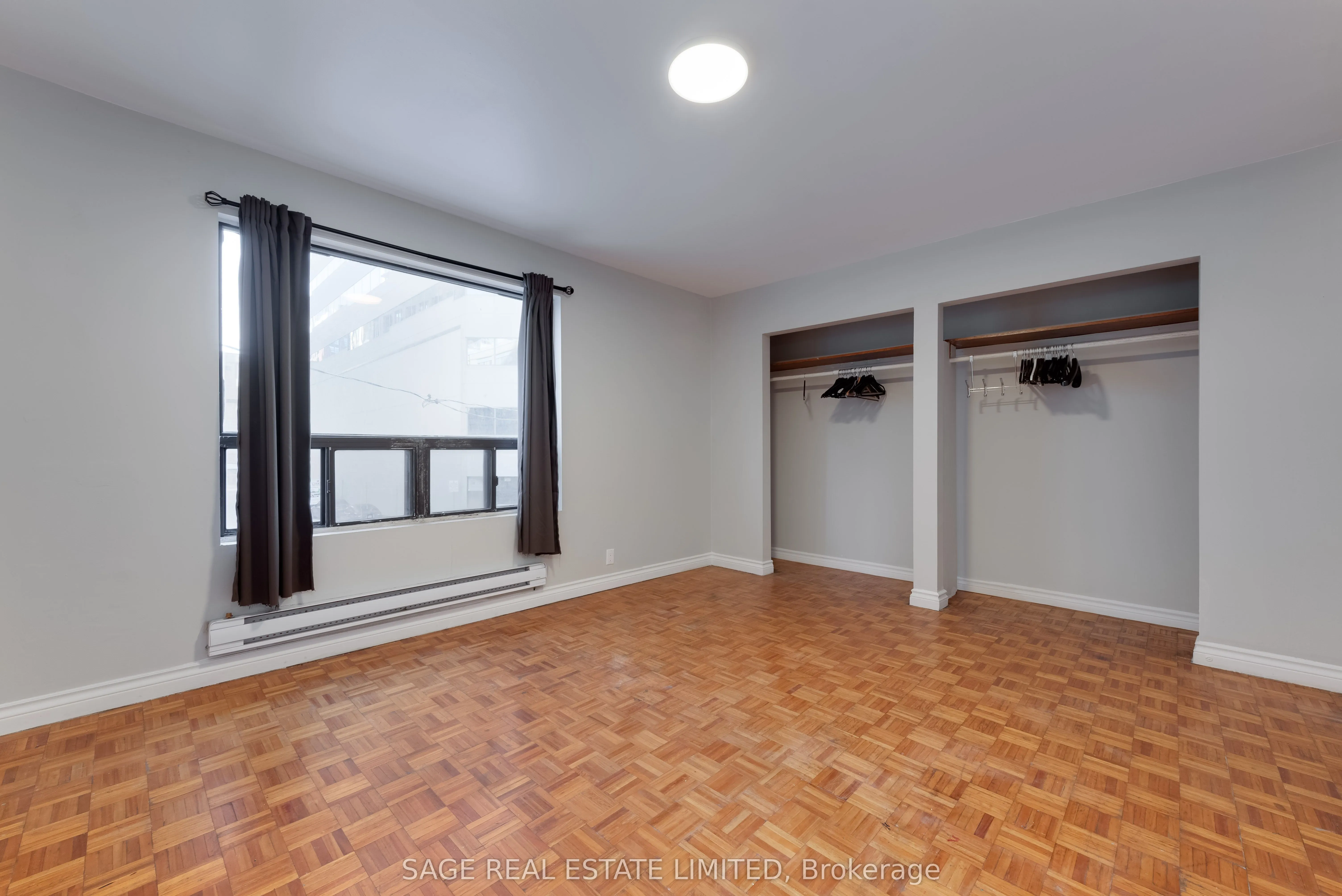 586 Richmond Street W, #Upper