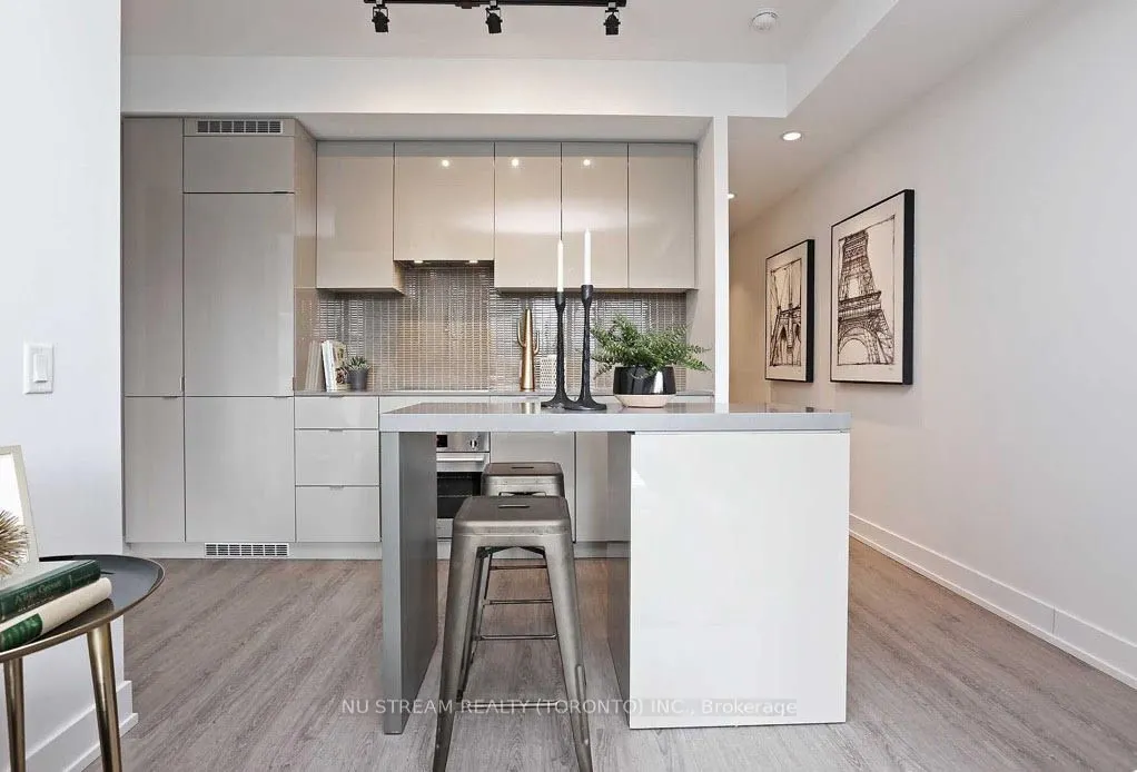 7 Grenville Street, #1712