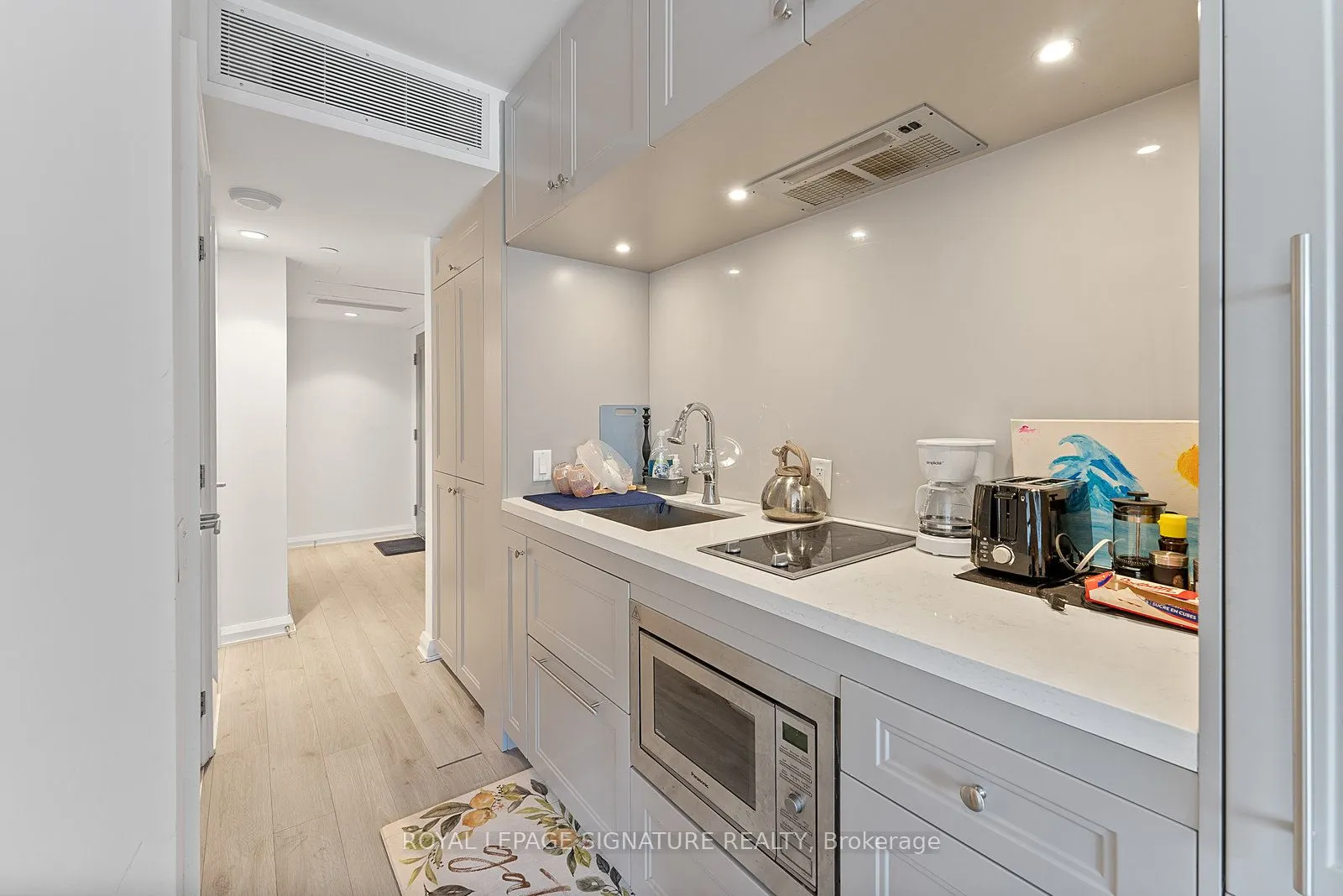155 Yorkville Avenue, #1013