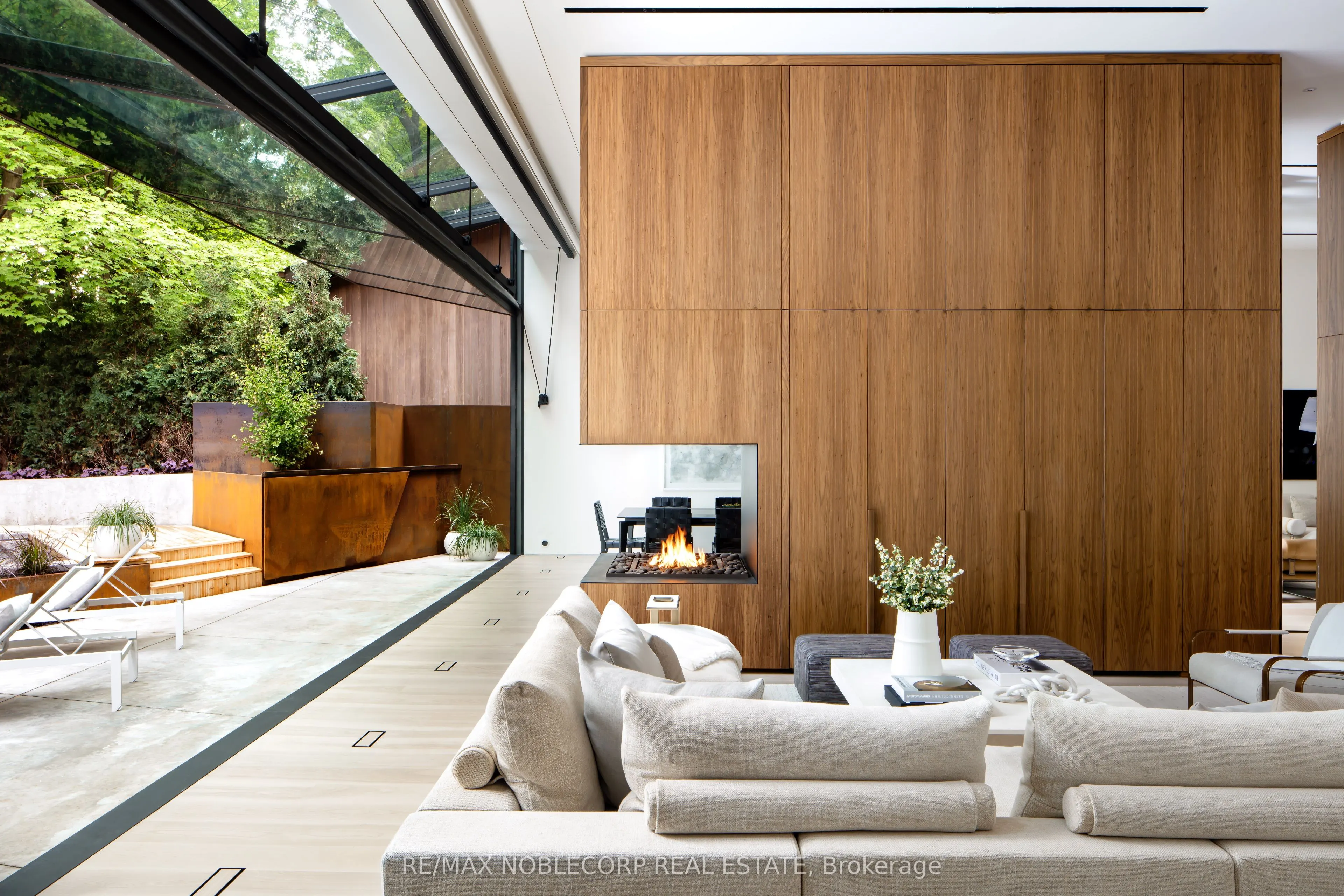 7 Waxwing Place