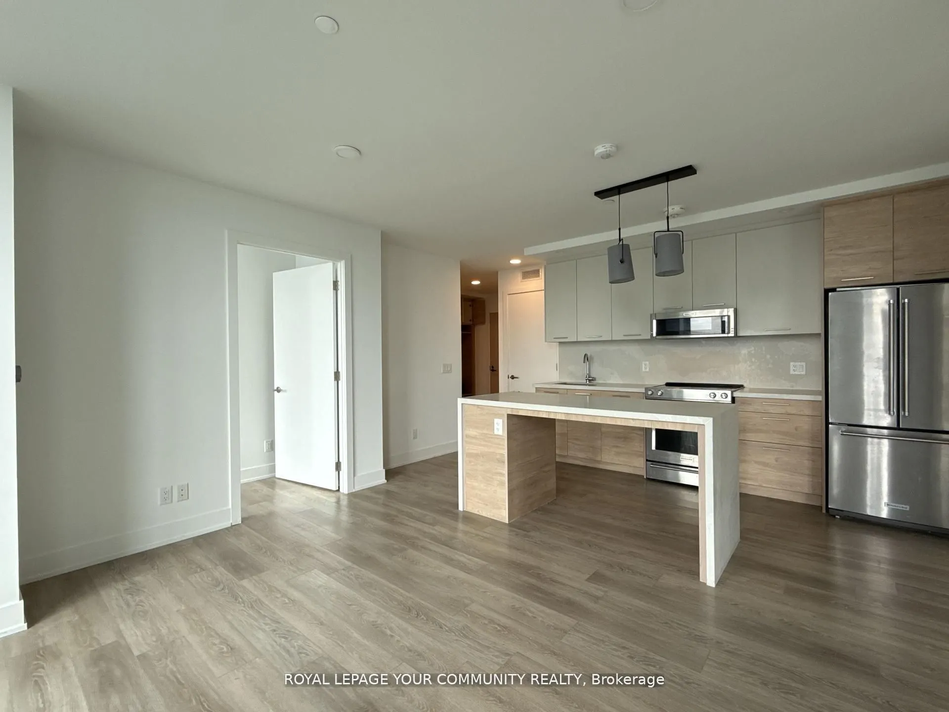 200 Redpath Avenue, #3302