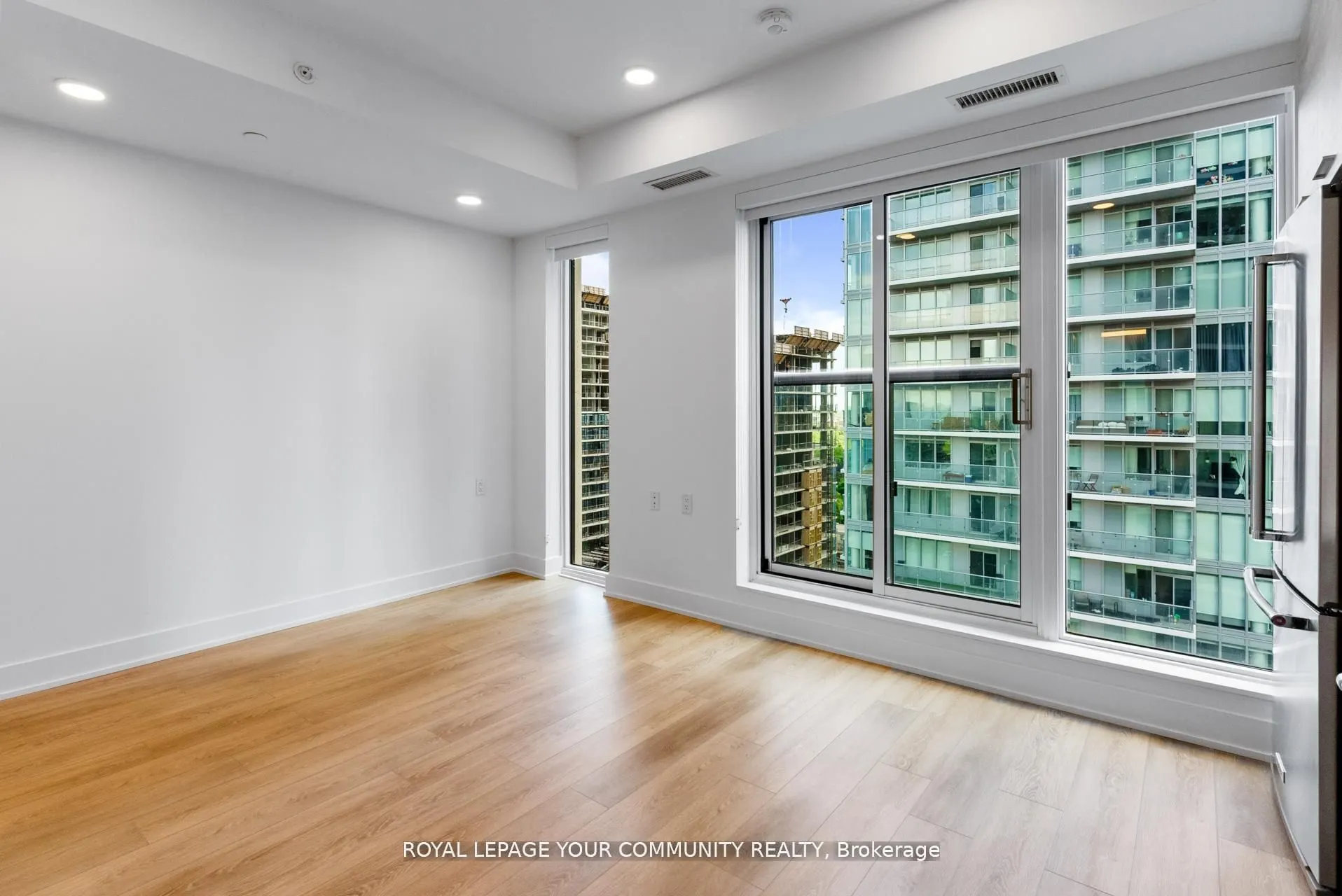 200 Redpath Avenue, #3310