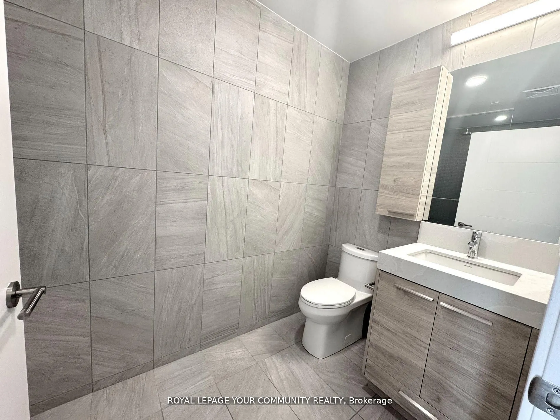 200 Redpath Avenue, #1804