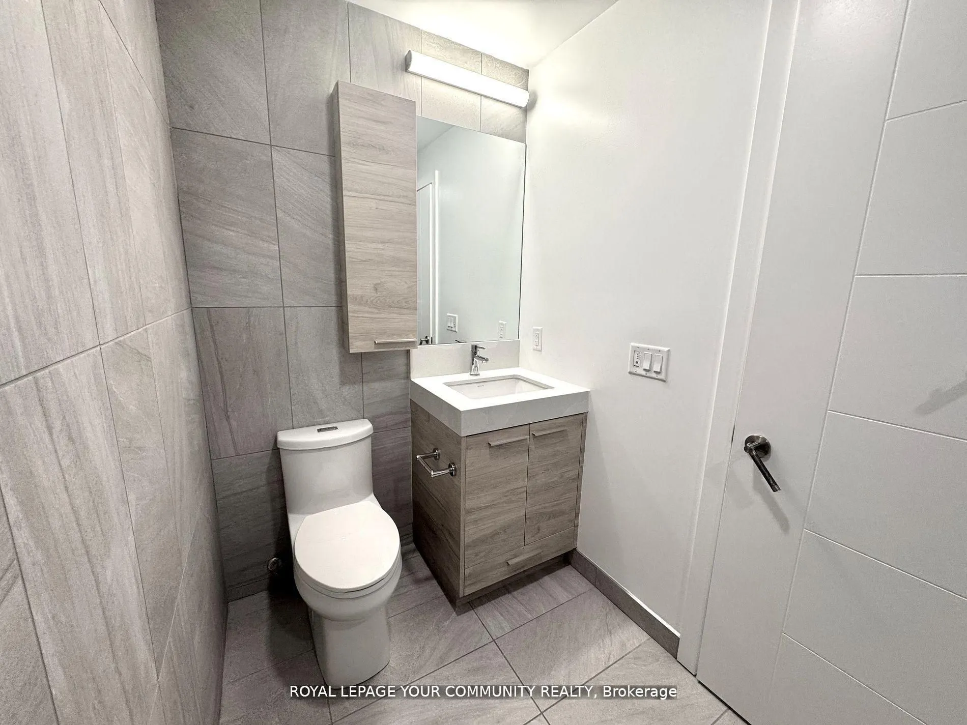 200 Redpath Avenue, #1804