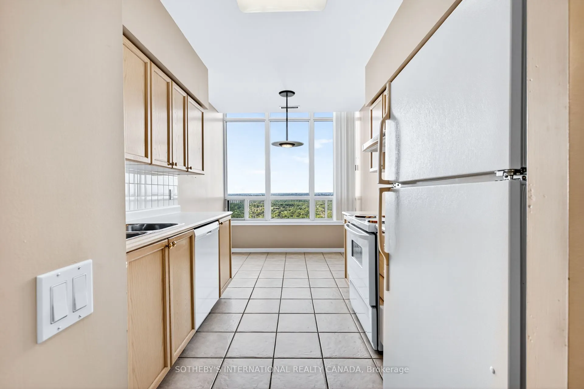 8 Hillcrest Avenue, #PH101