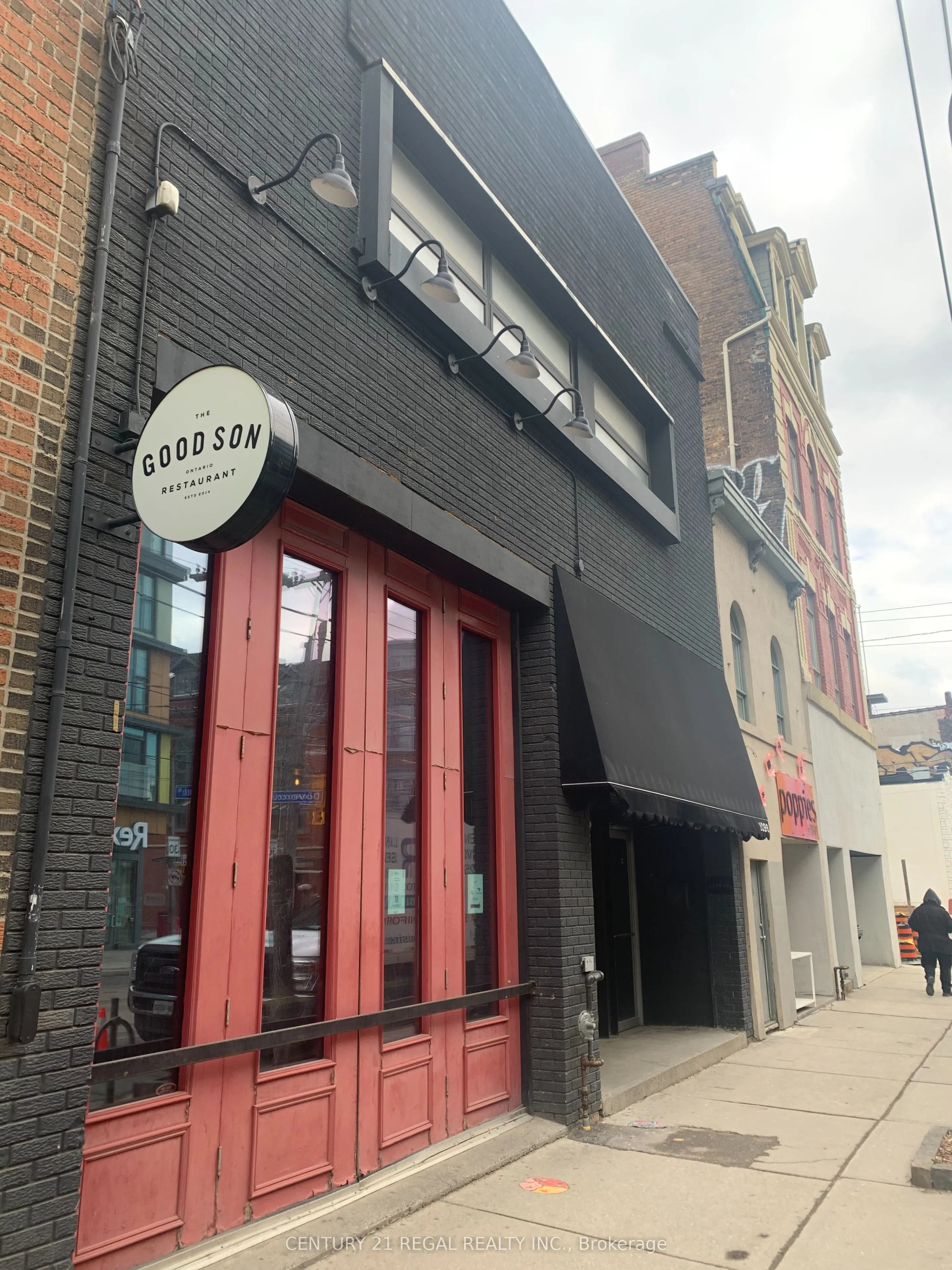 1096 Queen Street W