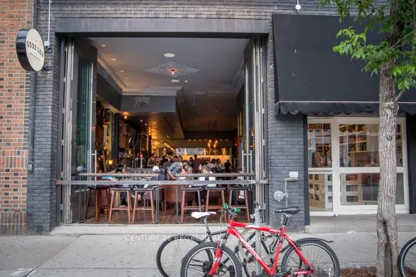 1096 Queen Street W