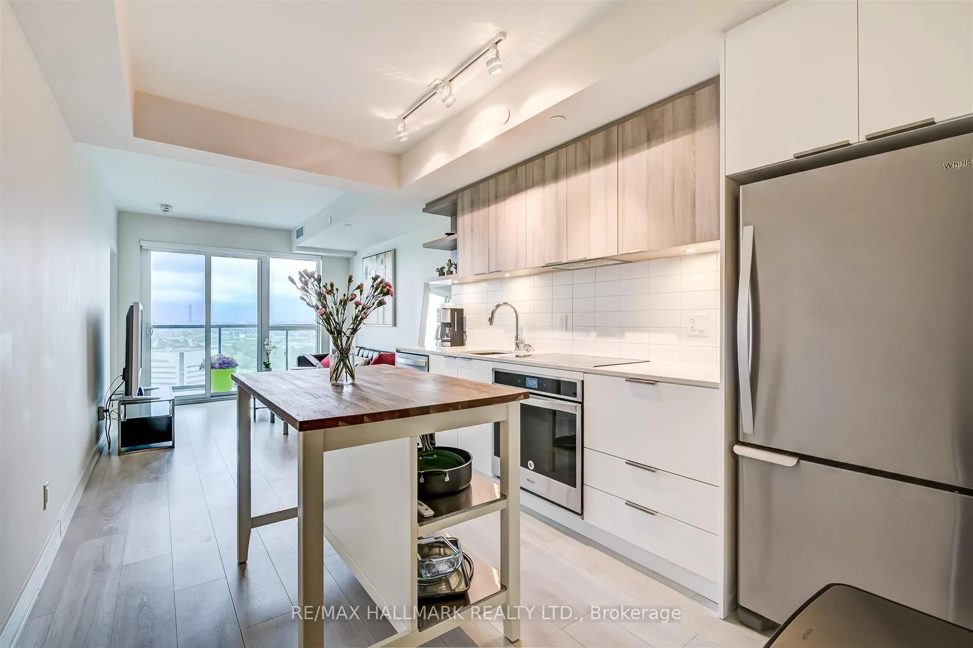 6 Sonic Way, #N2805