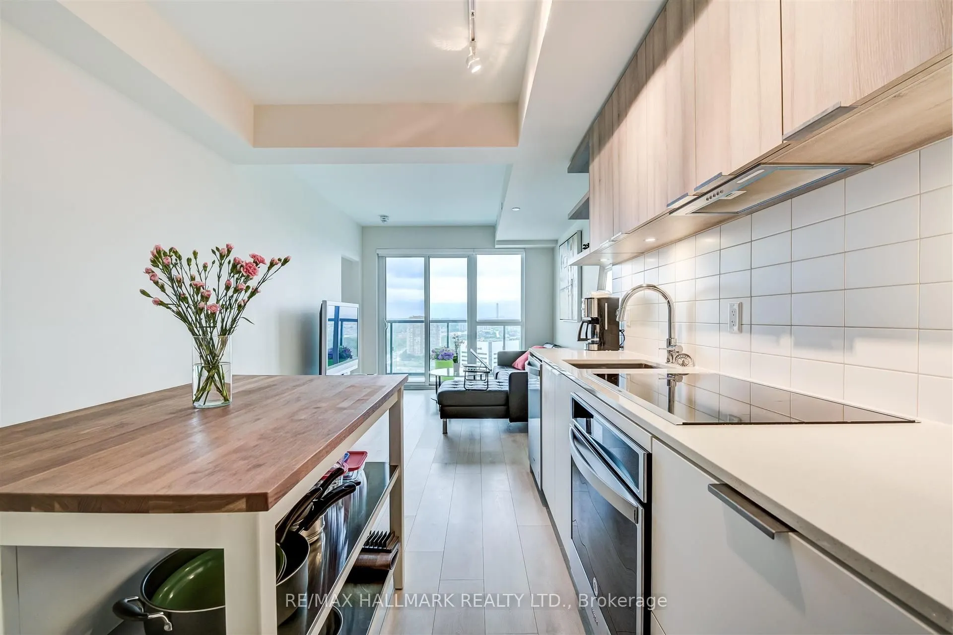 6 Sonic Way, #N2805
