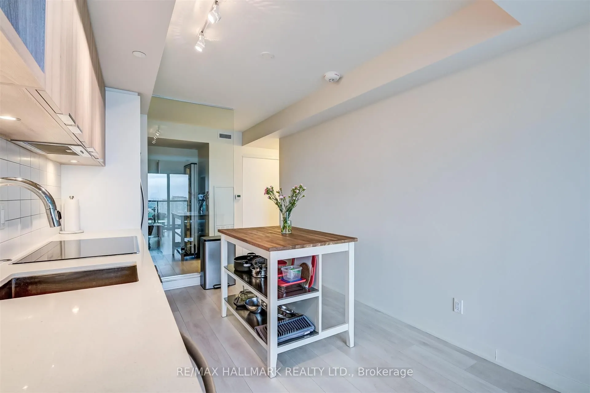 6 Sonic Way, #N2805