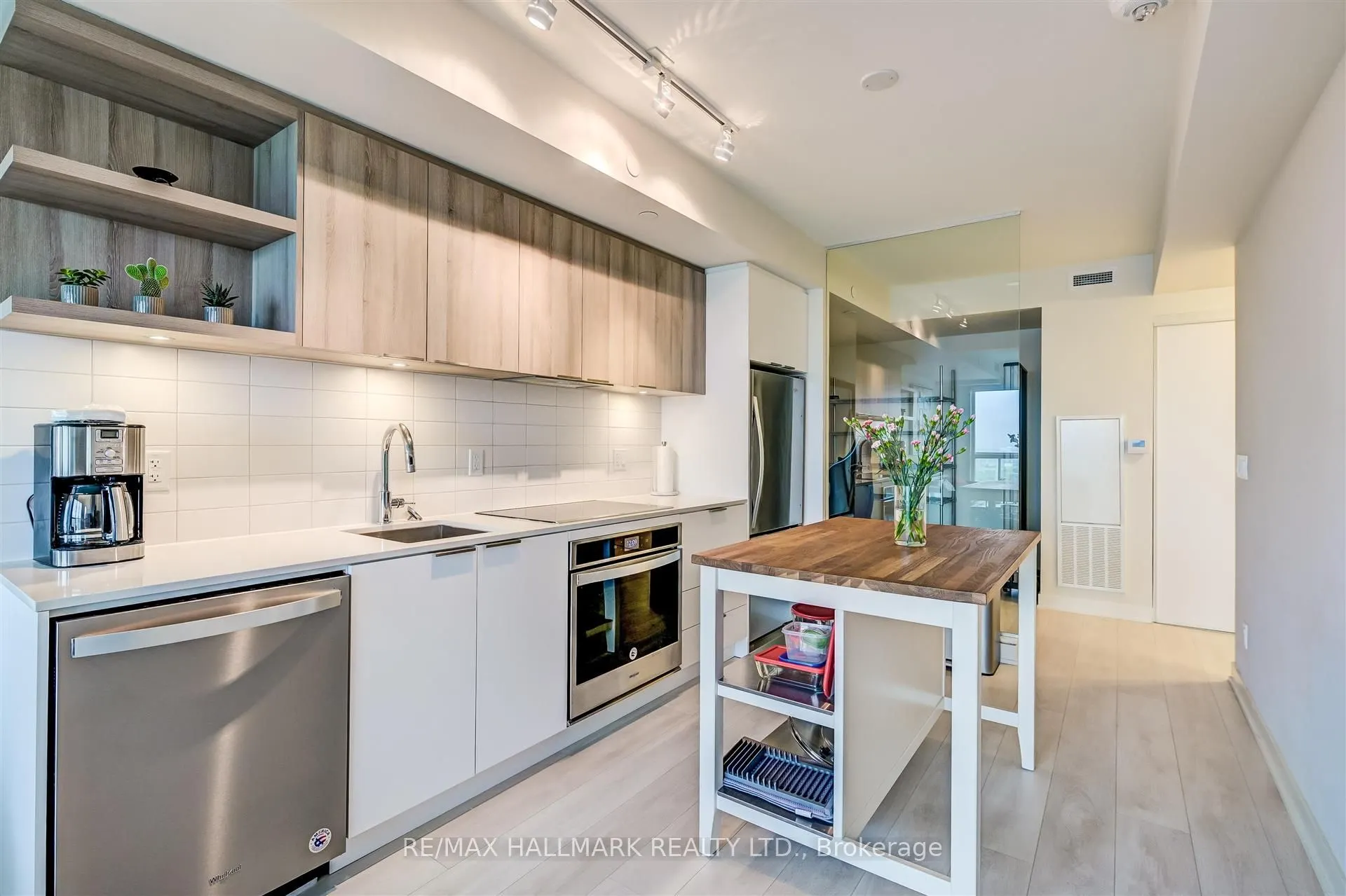 6 Sonic Way, #N2805