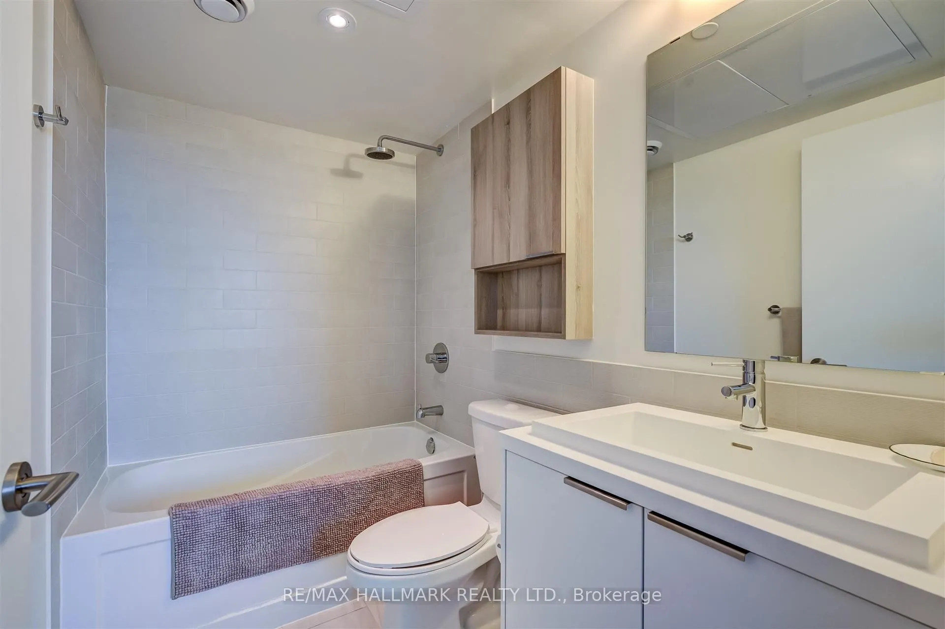 6 Sonic Way, #N2805