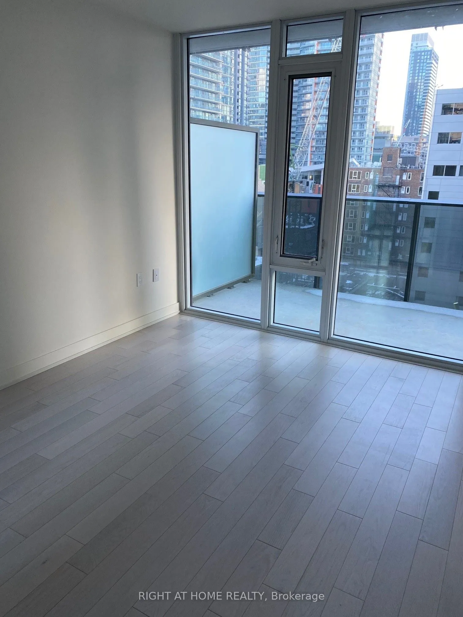 330 Richmond Street W, #801