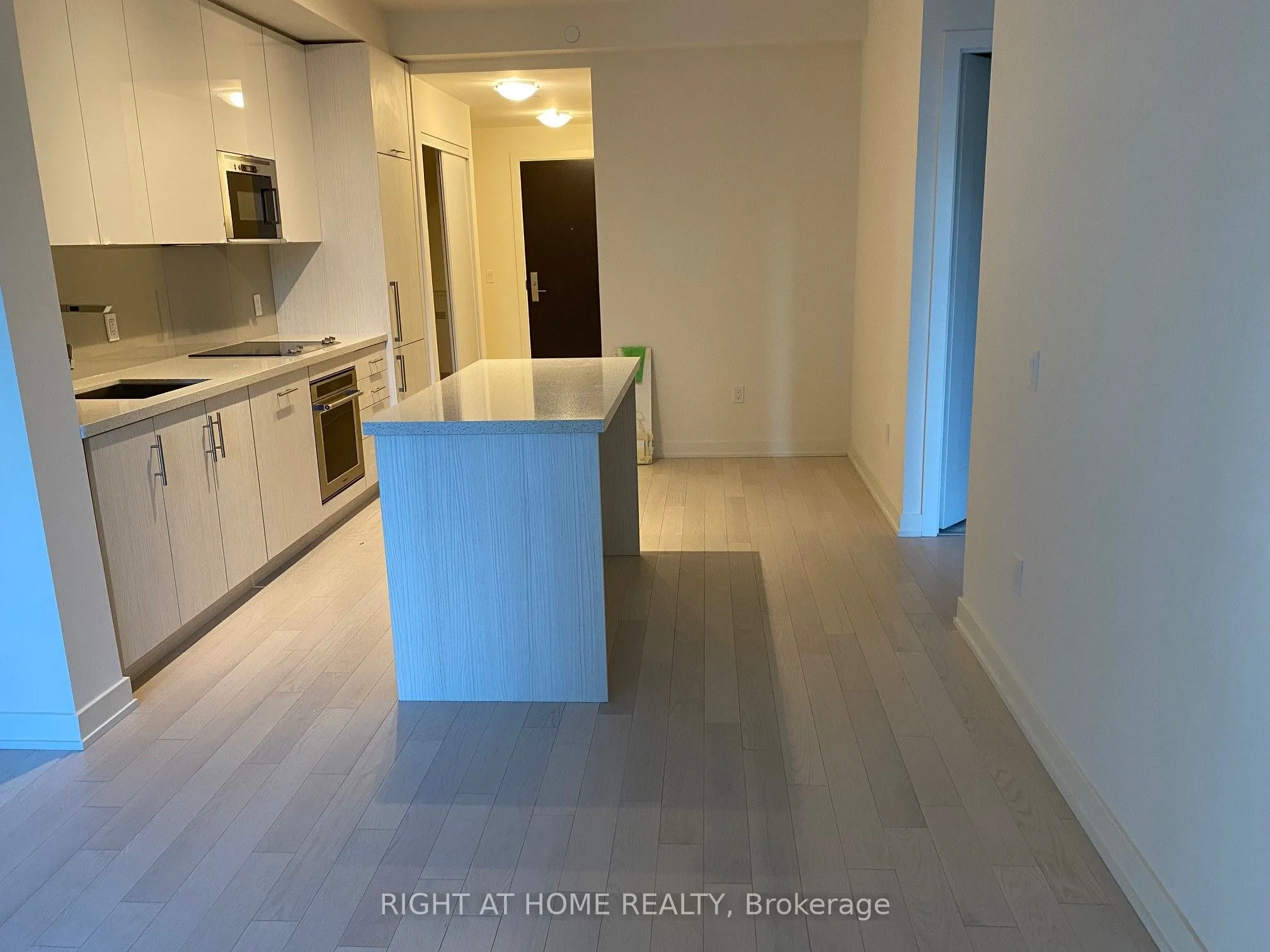 330 Richmond Street W, #801