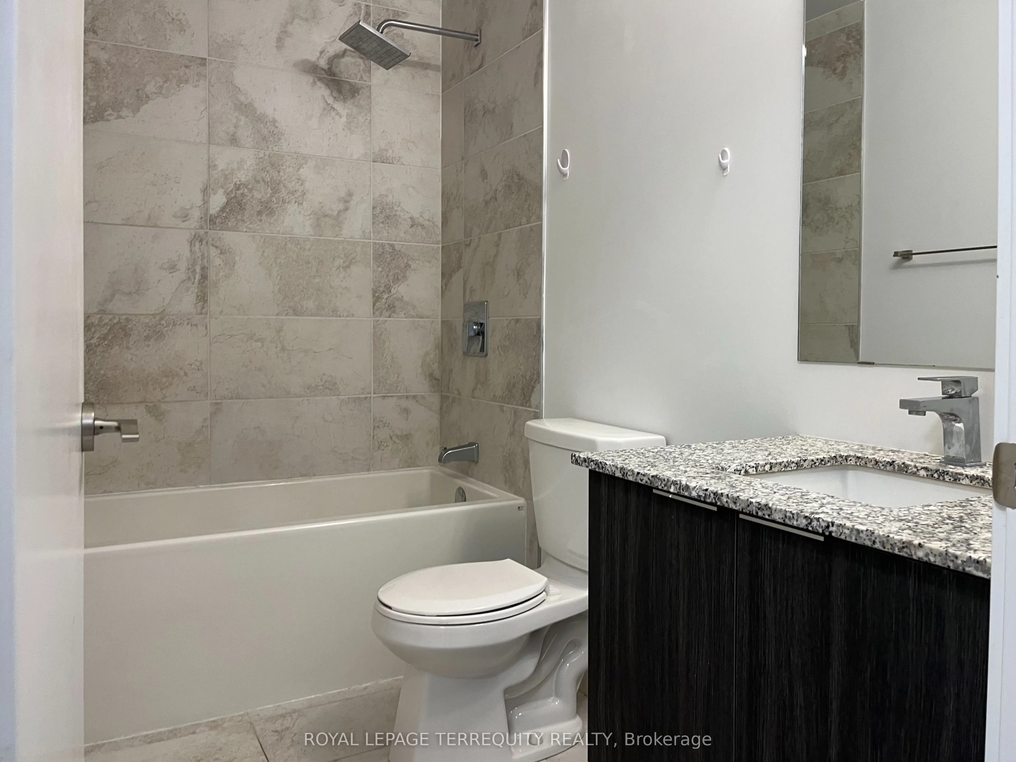 120 Parliament Street, #423