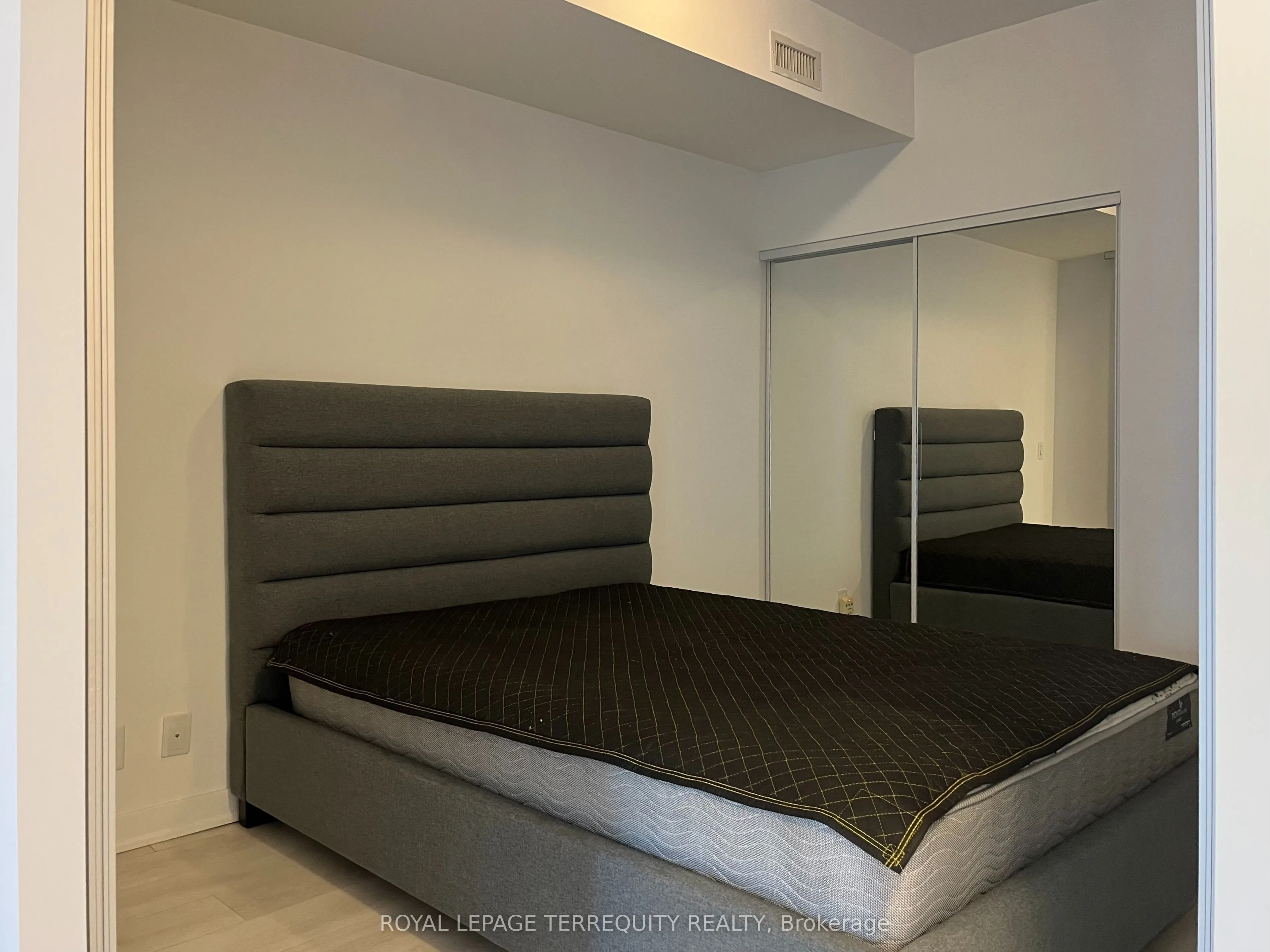 120 Parliament Street, #423