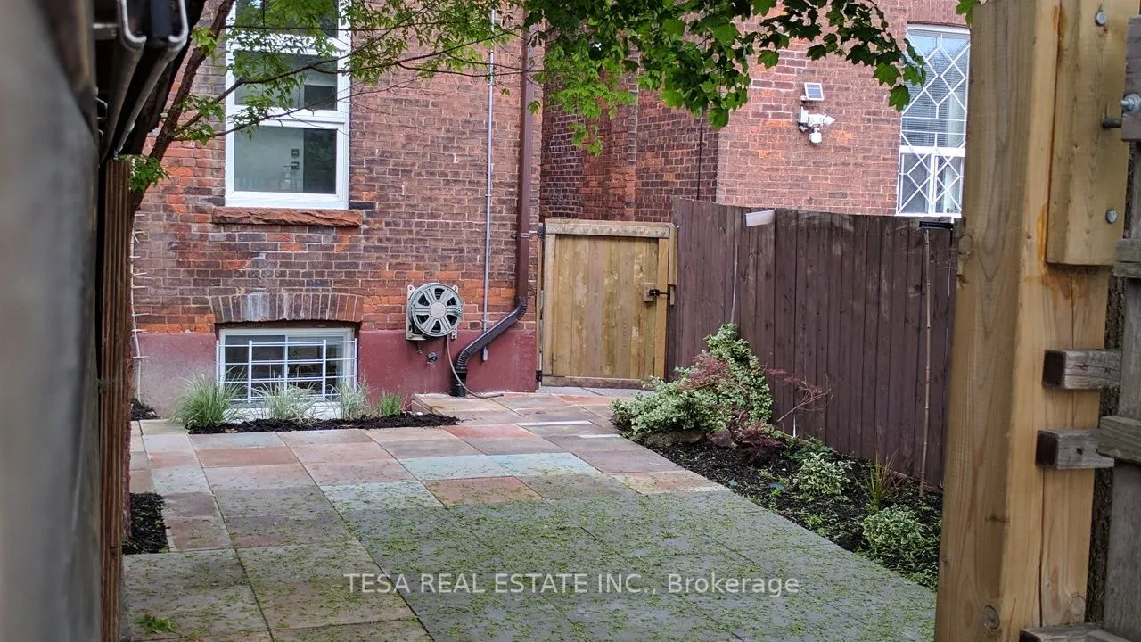 648 Bathurst Street, #Main