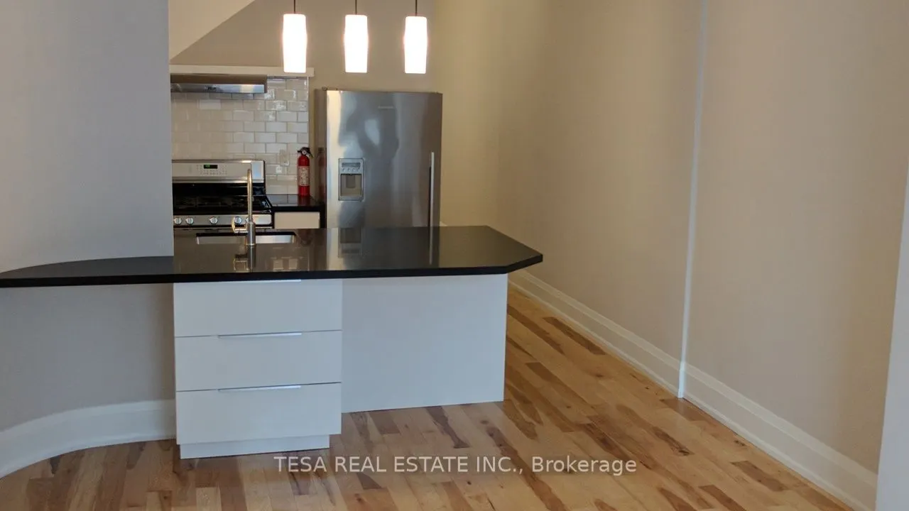 648 Bathurst Street, #Main